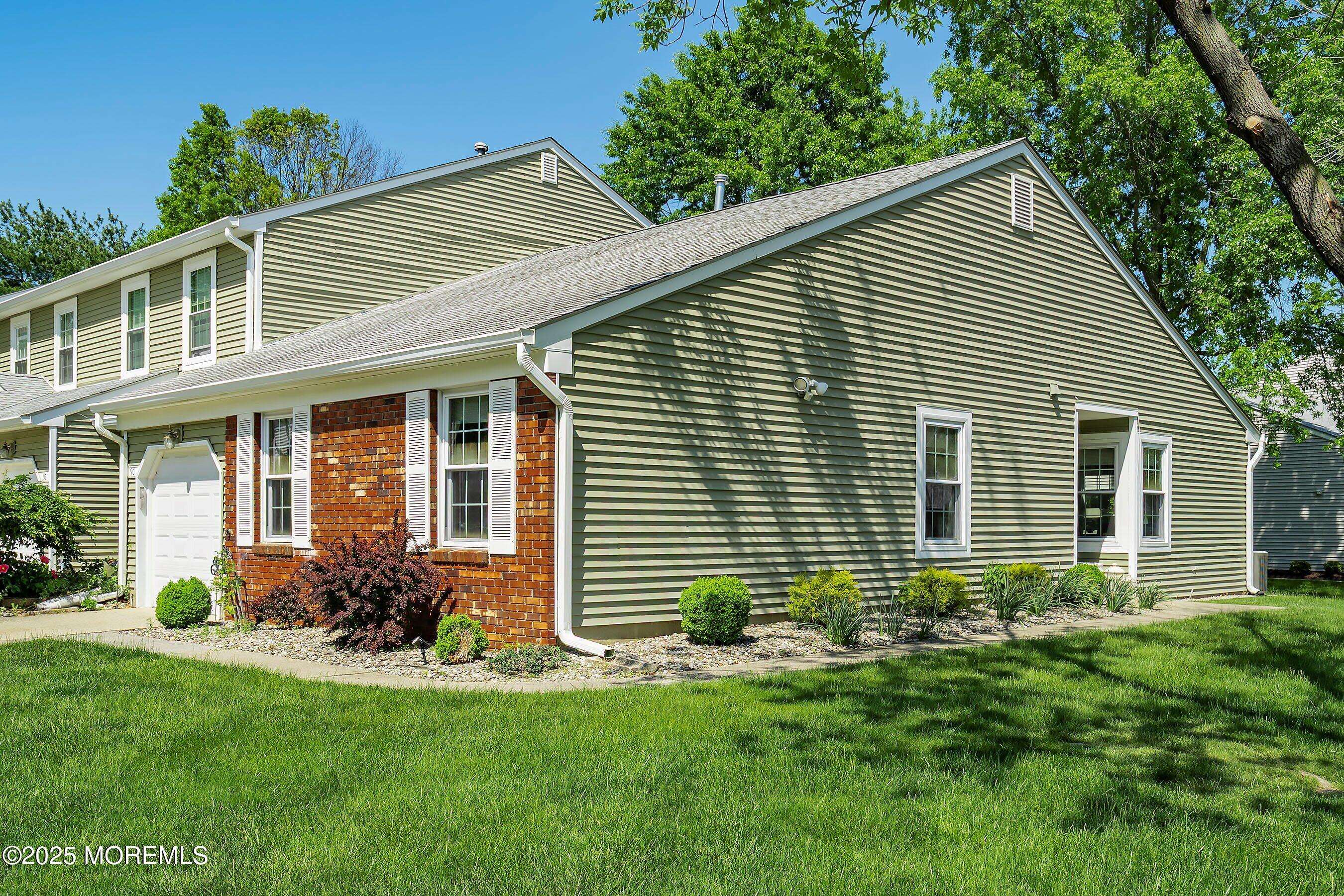 Eatontown, NJ 07724,90 Oak Lane