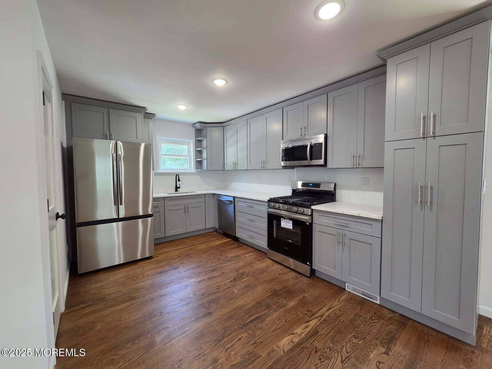 Hazlet, NJ 07730,484 S Laurel Avenue