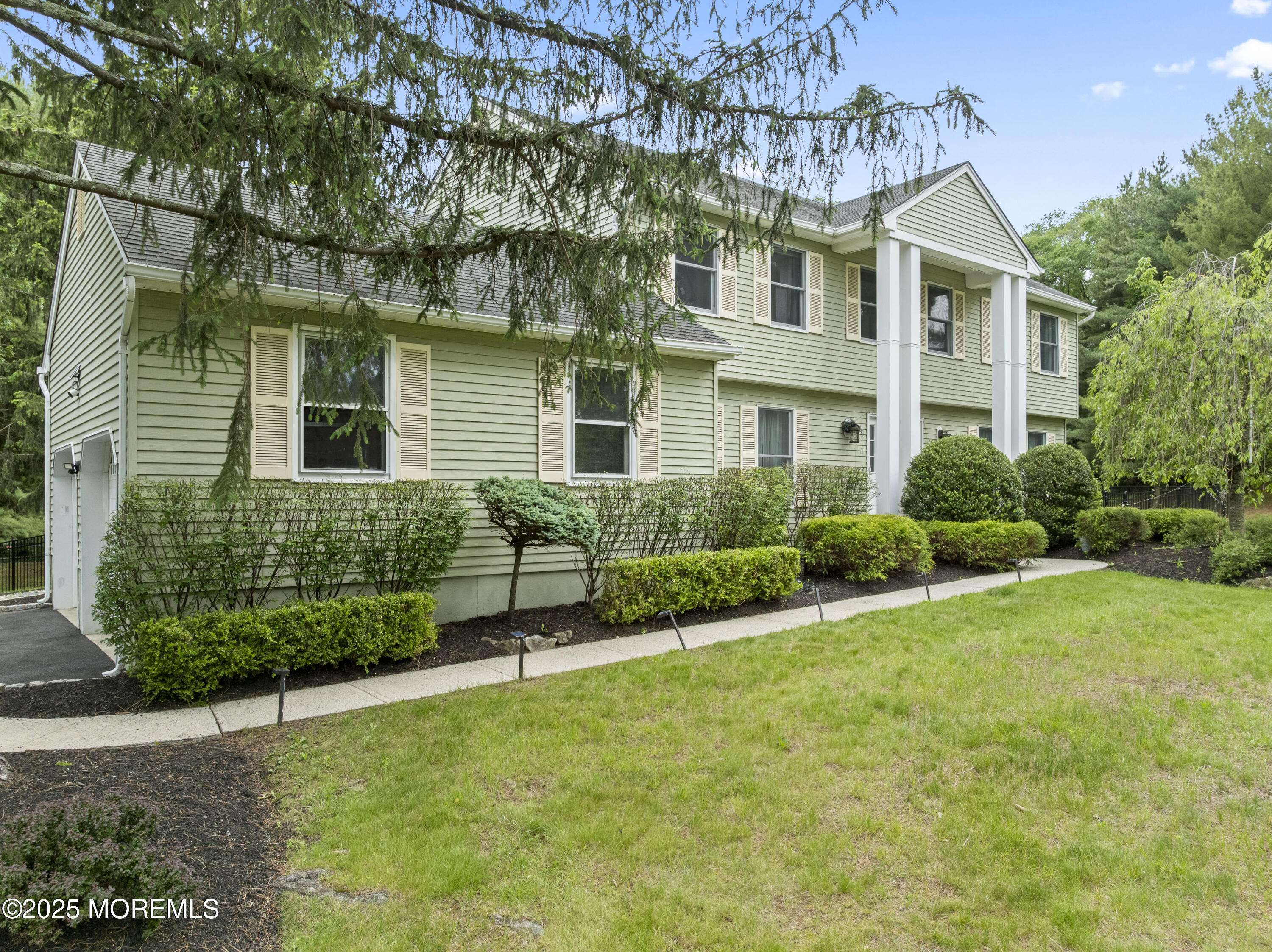 Holmdel, NJ 07733,2 Apple Grove Drive