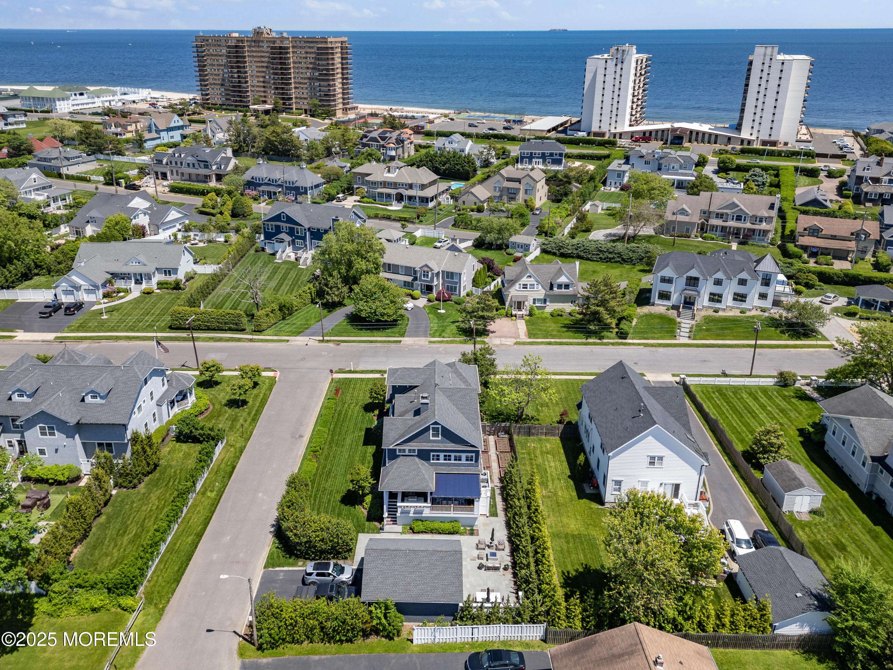Monmouth Beach, NJ 07750,8 River Avenue