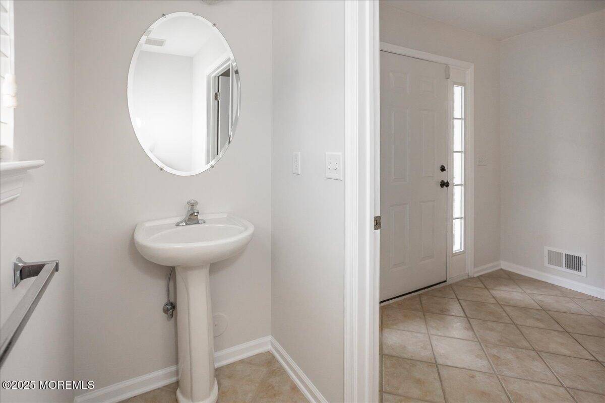 Laurence Harbor, NJ 08879,24 Hanna Lane #304