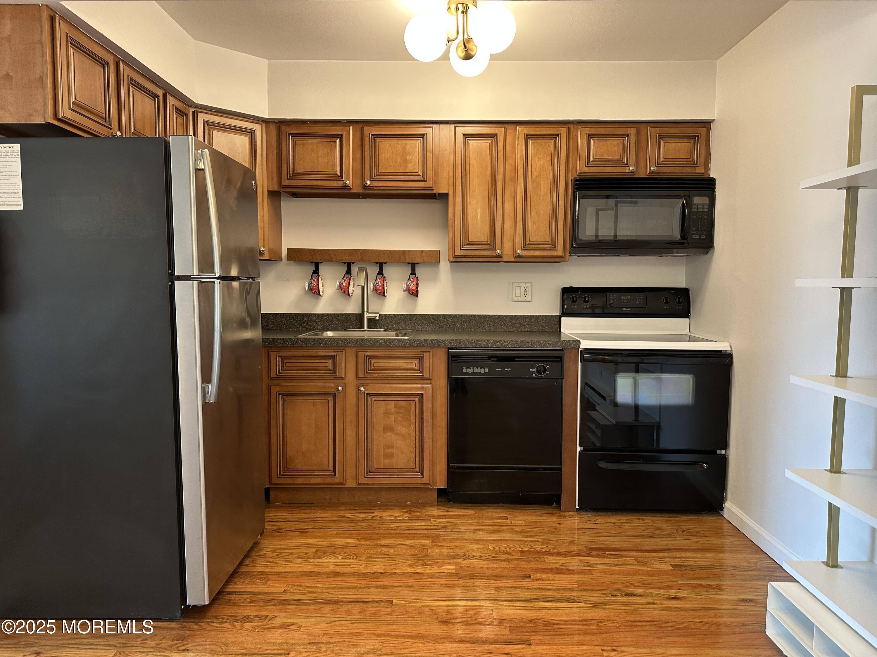 Sea Bright, NJ 07760,1382 Ocean Avenue #A4