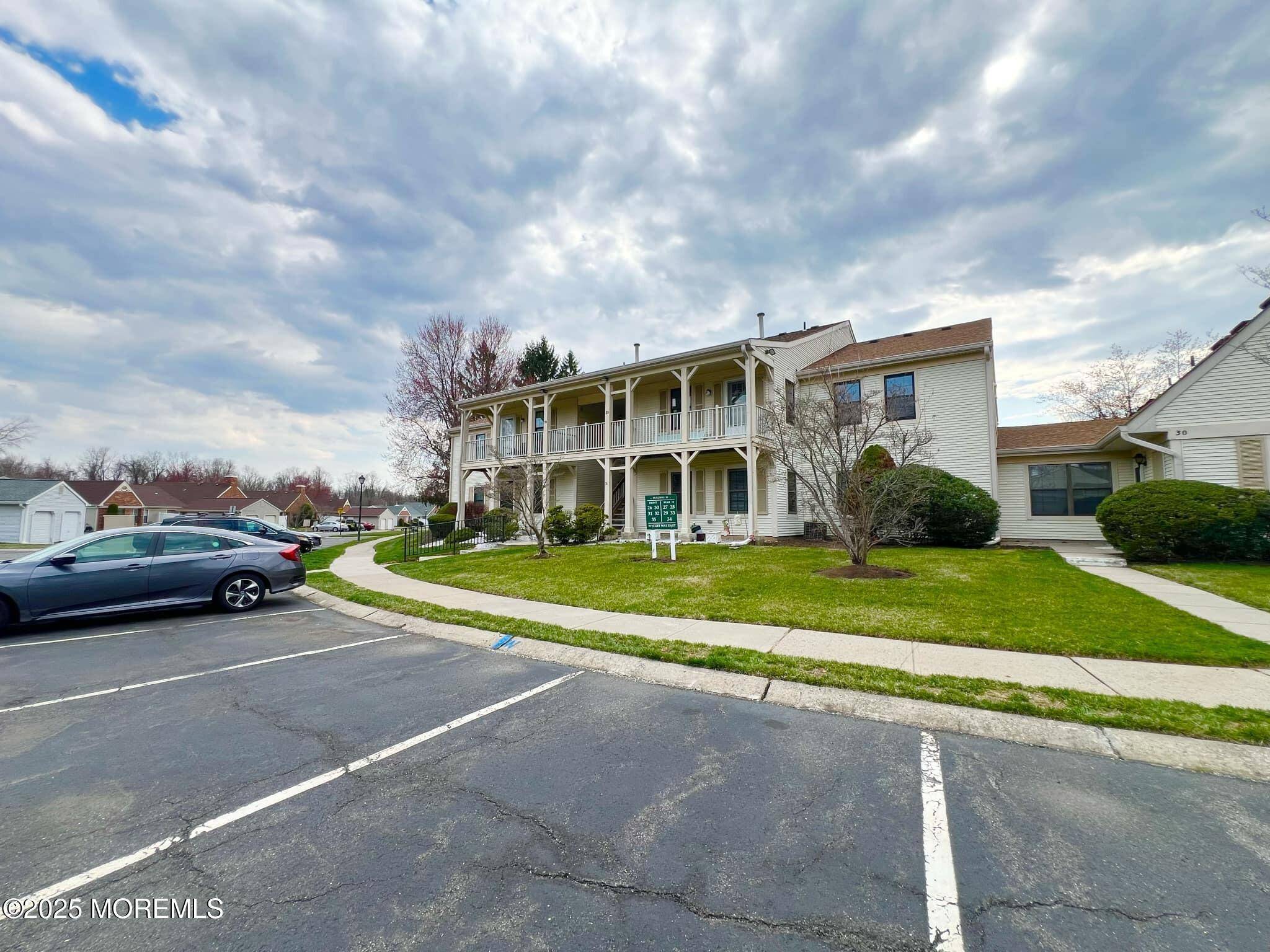 East Brunswick, NJ 08816,35 Wycoff Way E #35