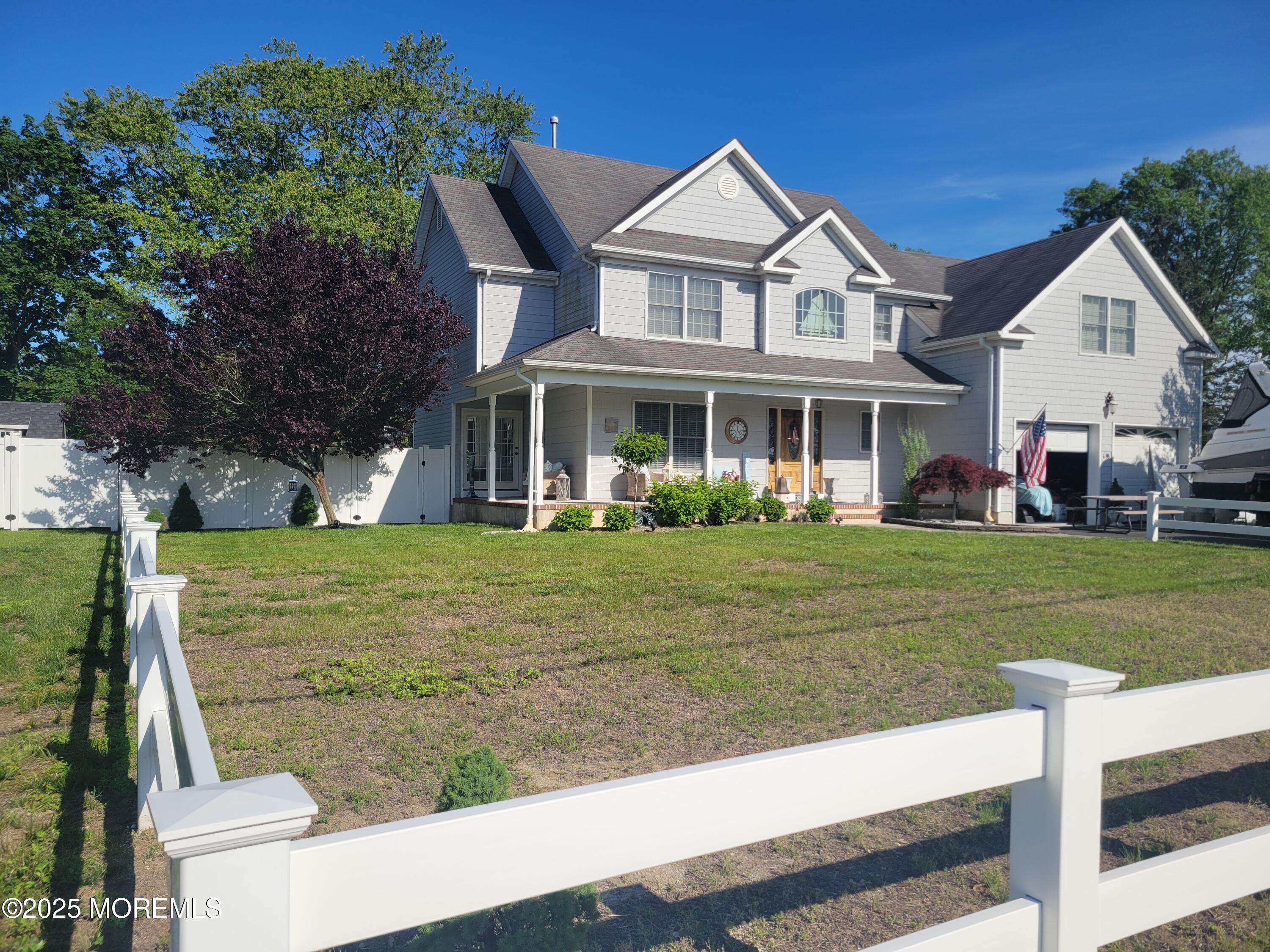 Lanoka Harbor, NJ 08734,689 Lake Barnegat Drive N