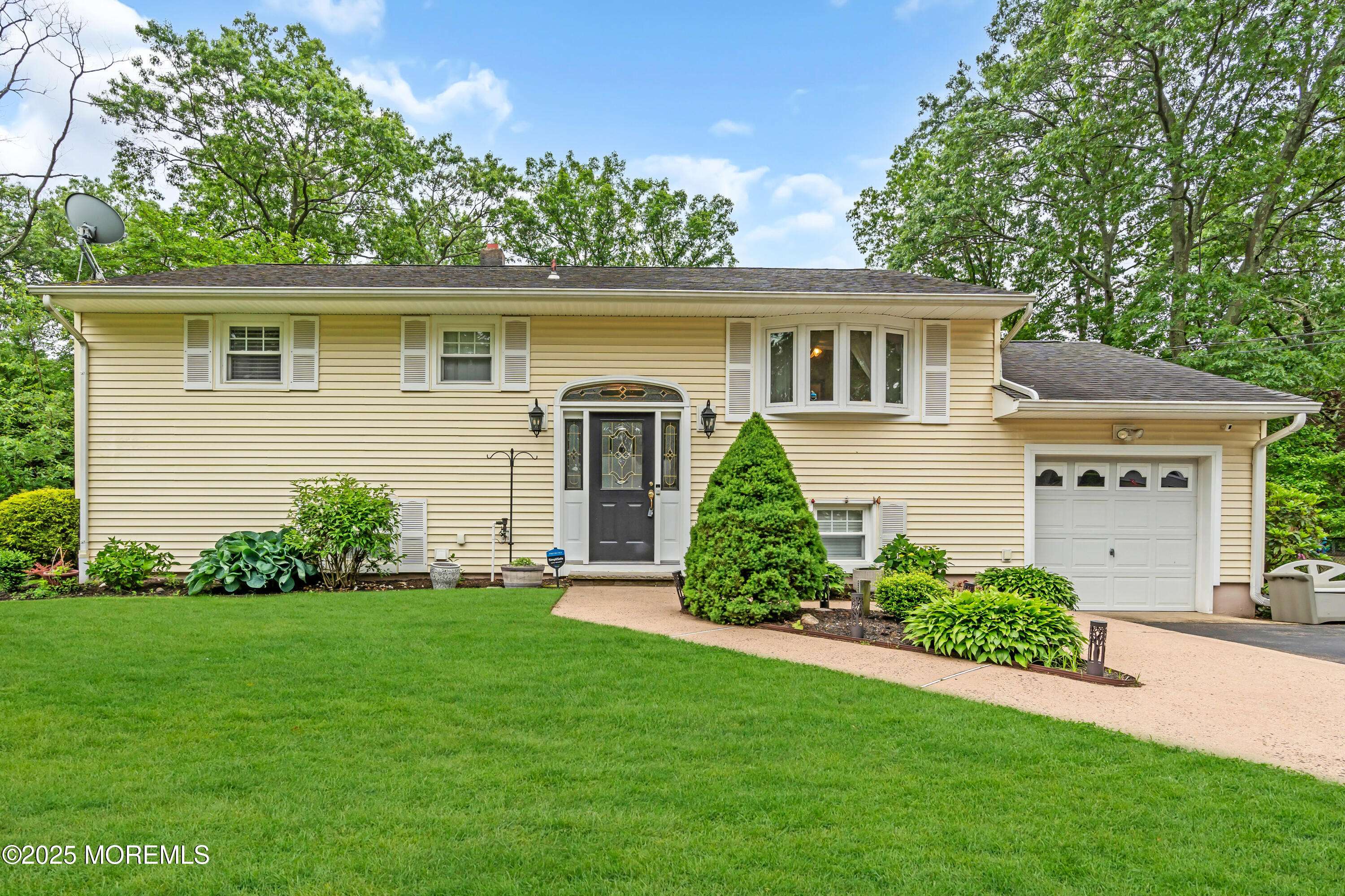 Howell, NJ 07731,50 Darien Road