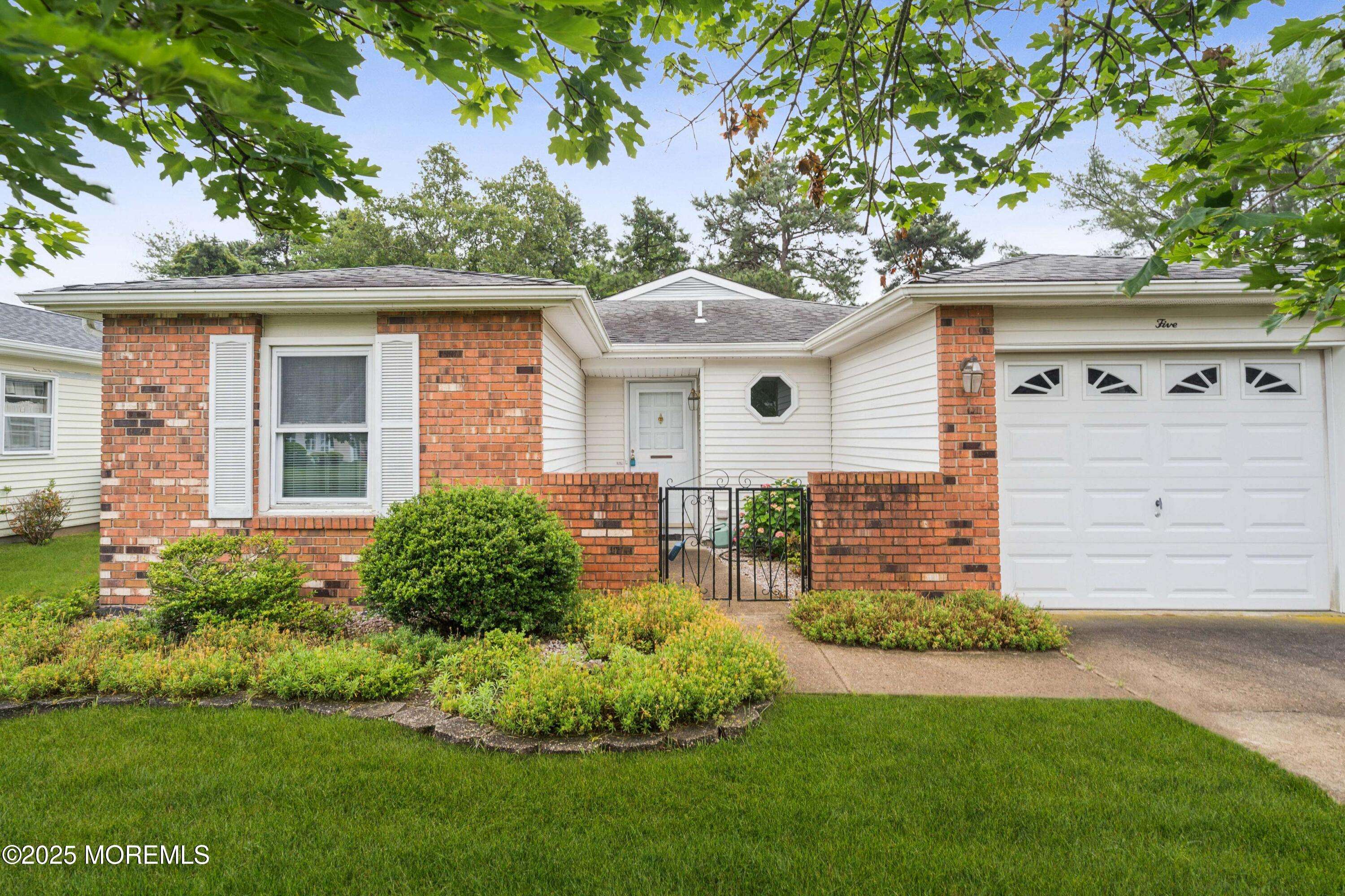 Brick, NJ 08723,5 Floral Drive