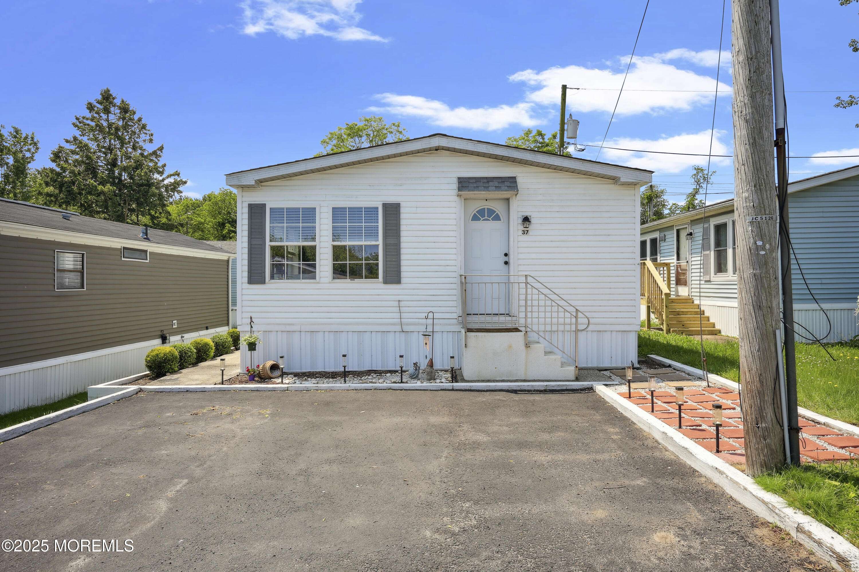 Wall, NJ 07719,1820 Route 35 ##37