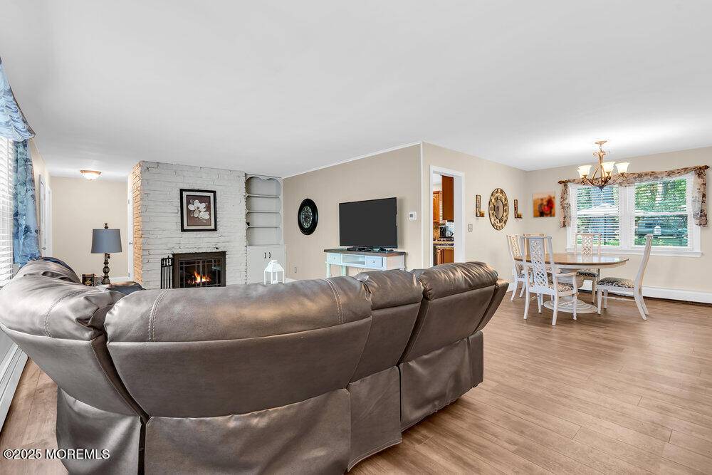 Holmdel, NJ 07733,7 E Parkway Place