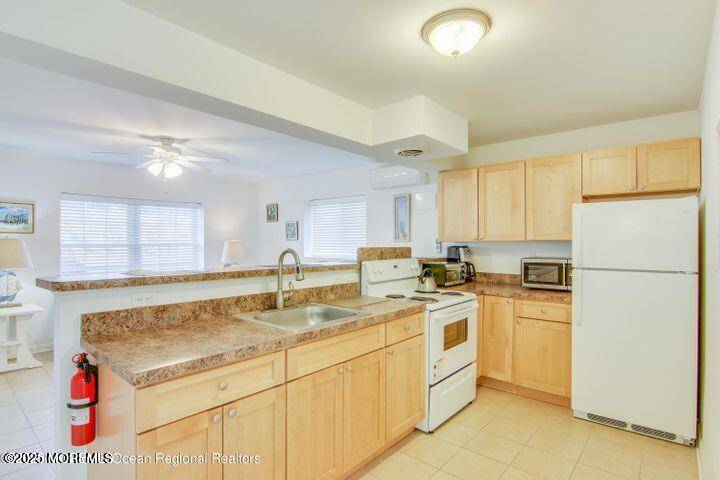 Sea Bright, NJ 07760,1488 Ocean Avenue #8