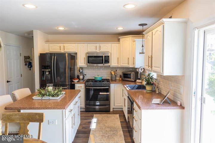 Manahawkin, NJ 08050,231 Pulley Avenue
