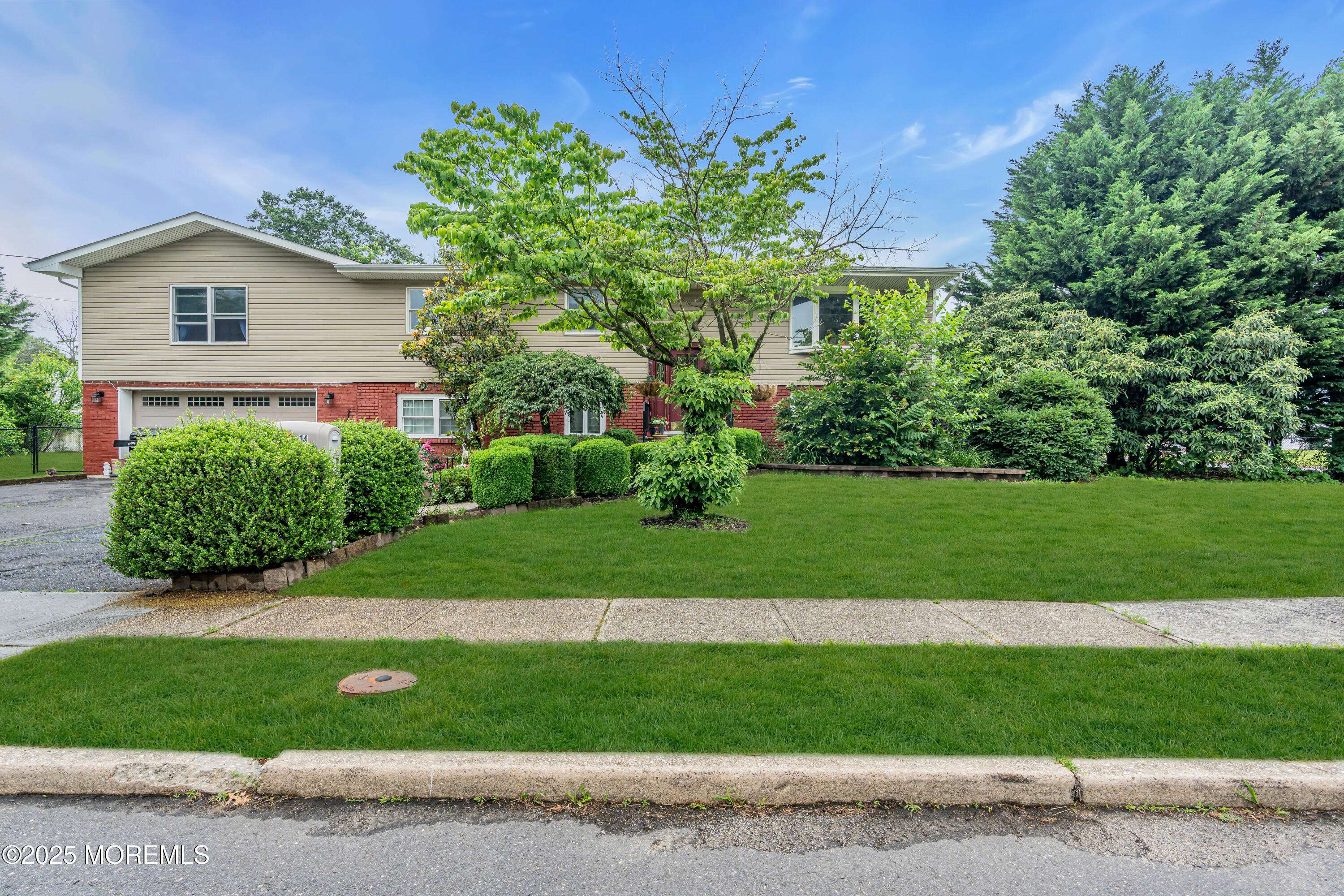 Howell, NJ 07731,114 Greymoor Road
