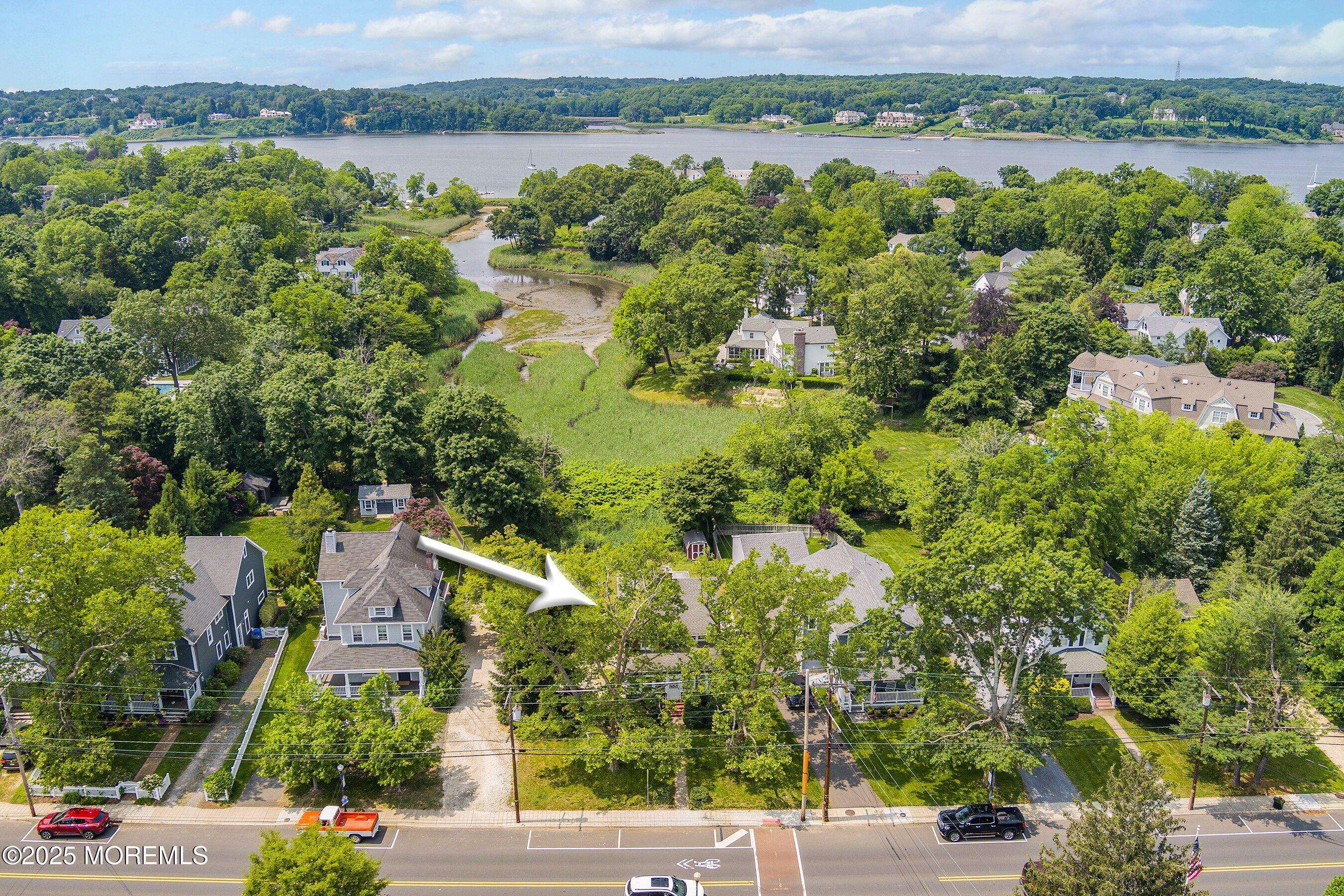 Fair Haven, NJ 07704,699 River Road