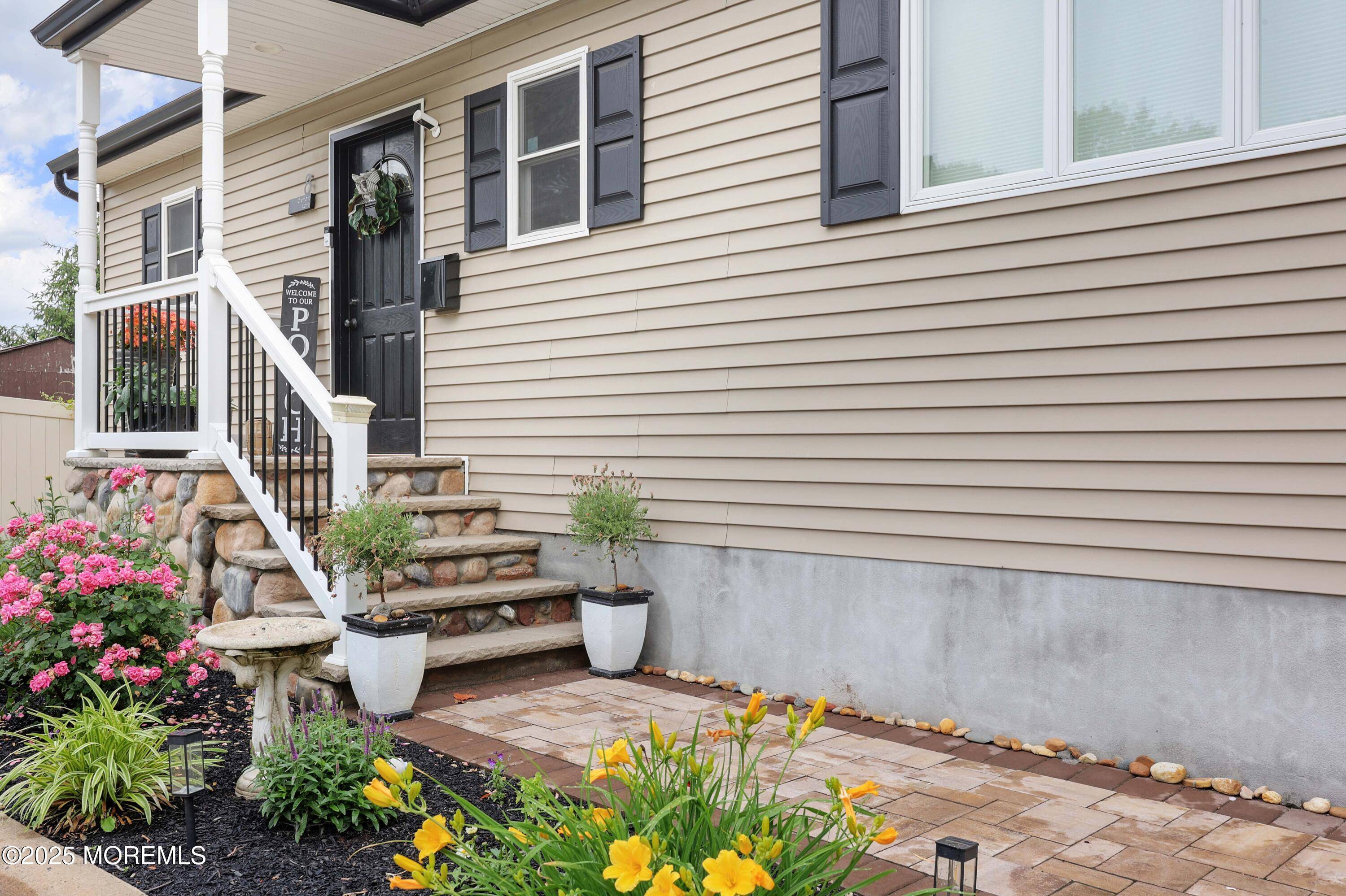 Leonardo, NJ 07737,8 Clement Lane