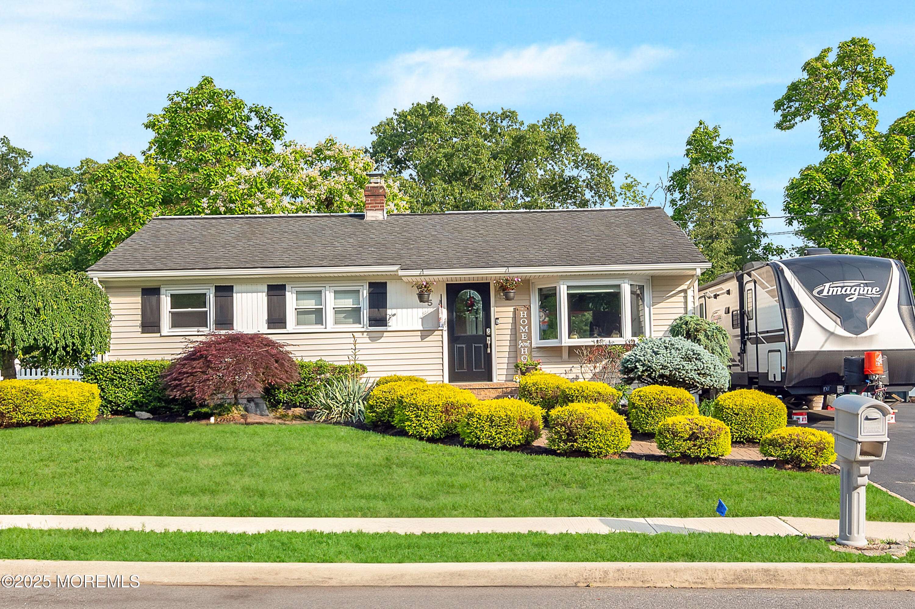 Howell, NJ 07731,5 Robert Avenue