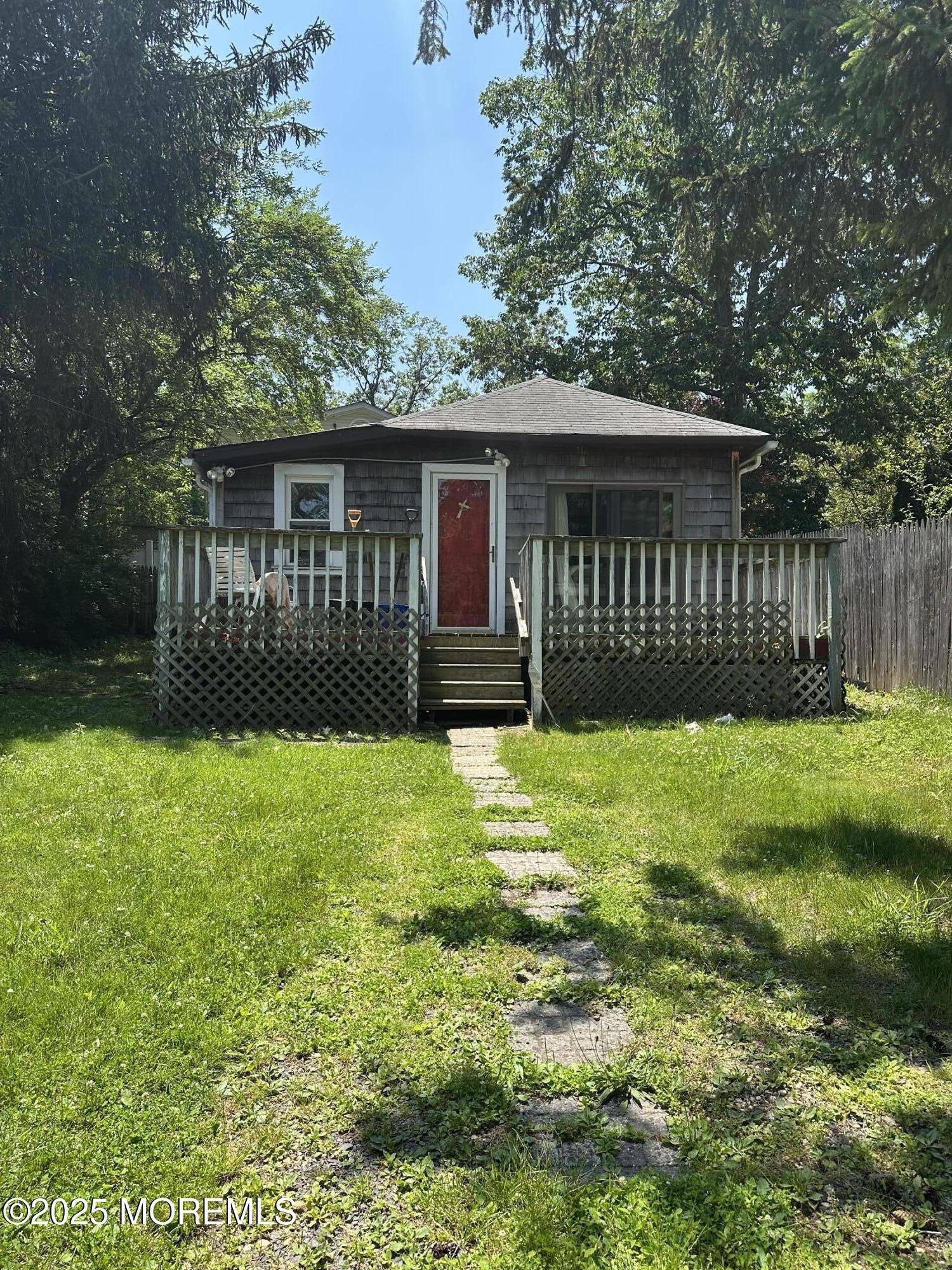 Leonardo, NJ 07737,122 Hamilton Avenue