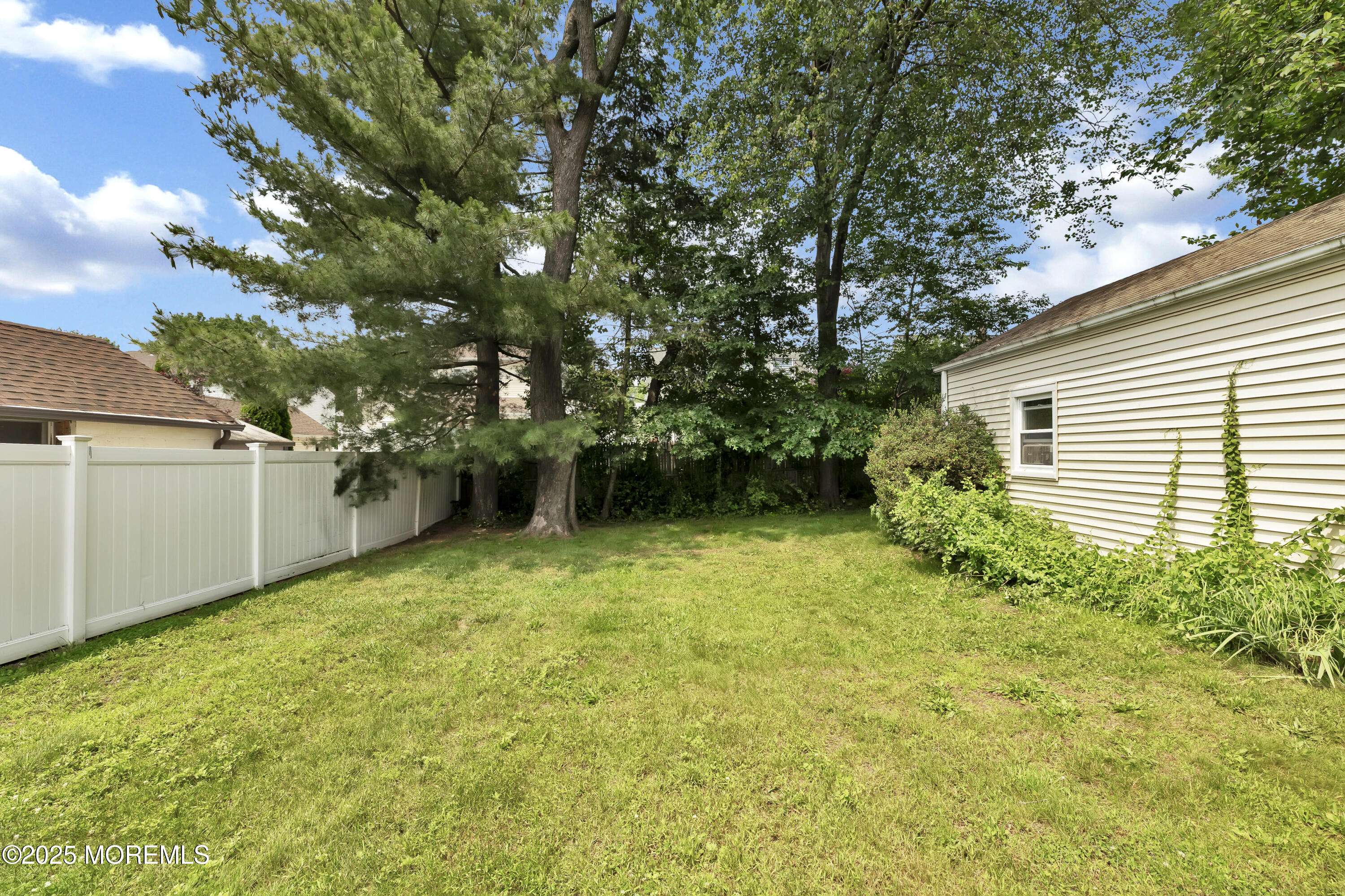 Bergenfield, NJ 07621,207 New York Avenue