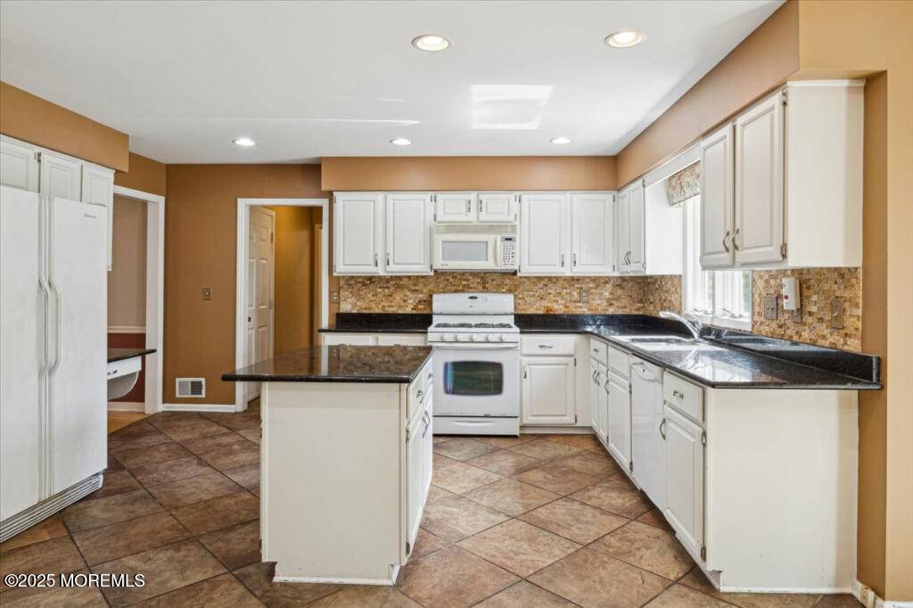 Cranbury, NJ 08512,7 Stockton Drive