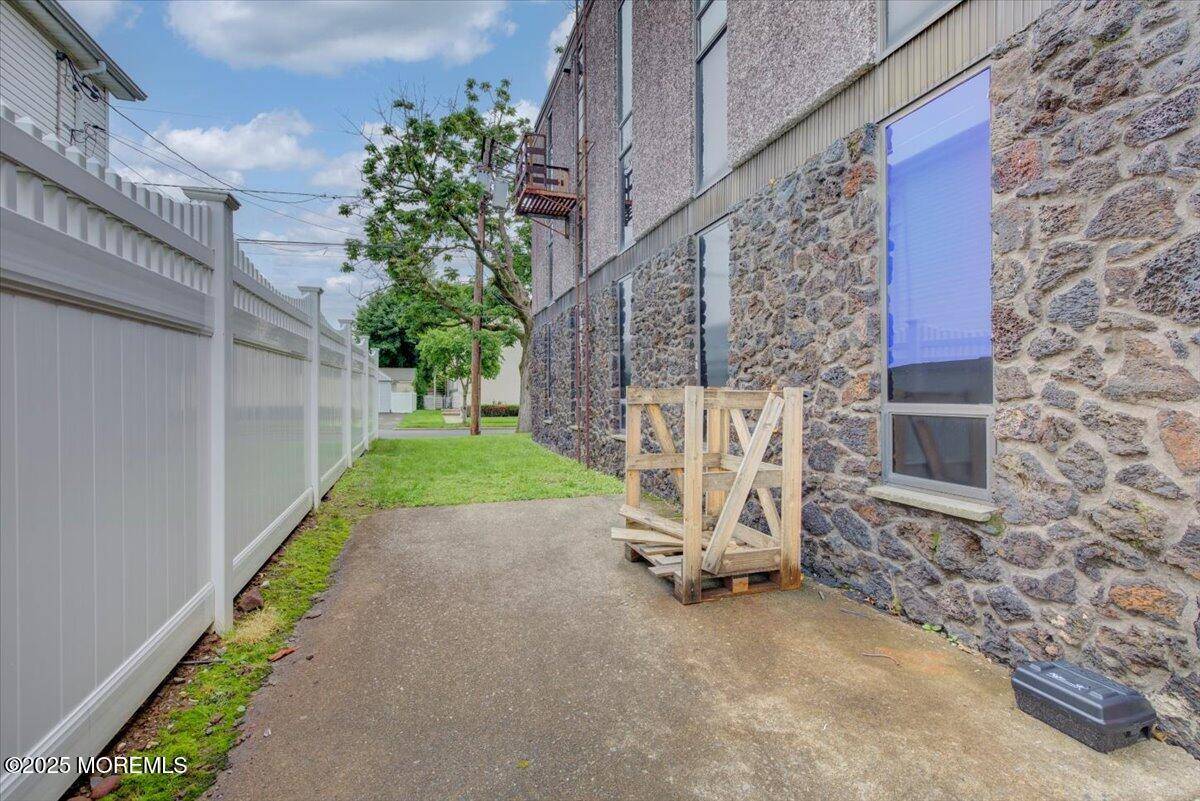 Clifton, NJ 07013,992 Clifton Avenue
