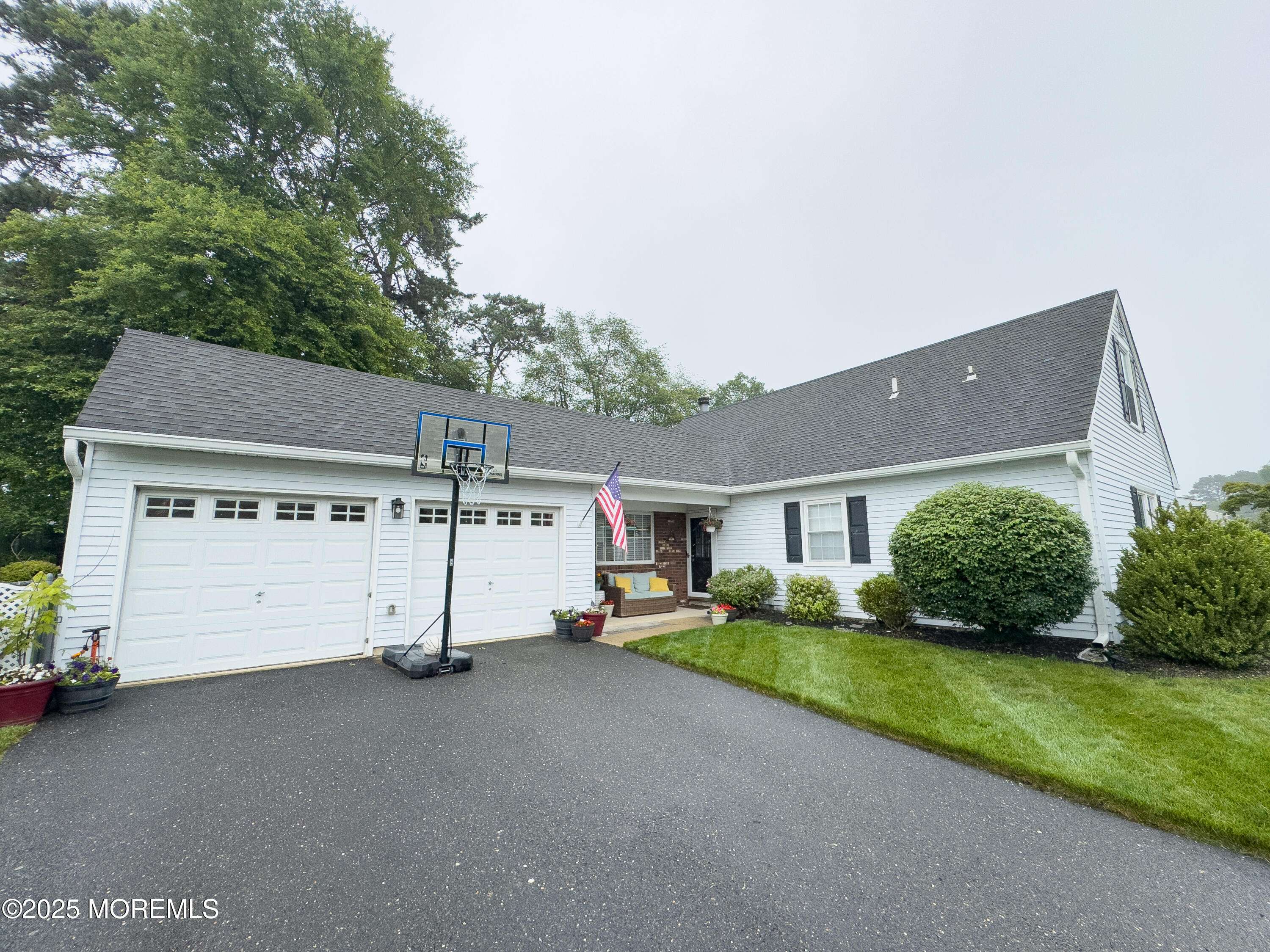 Howell, NJ 07731,17 Markwood Drive