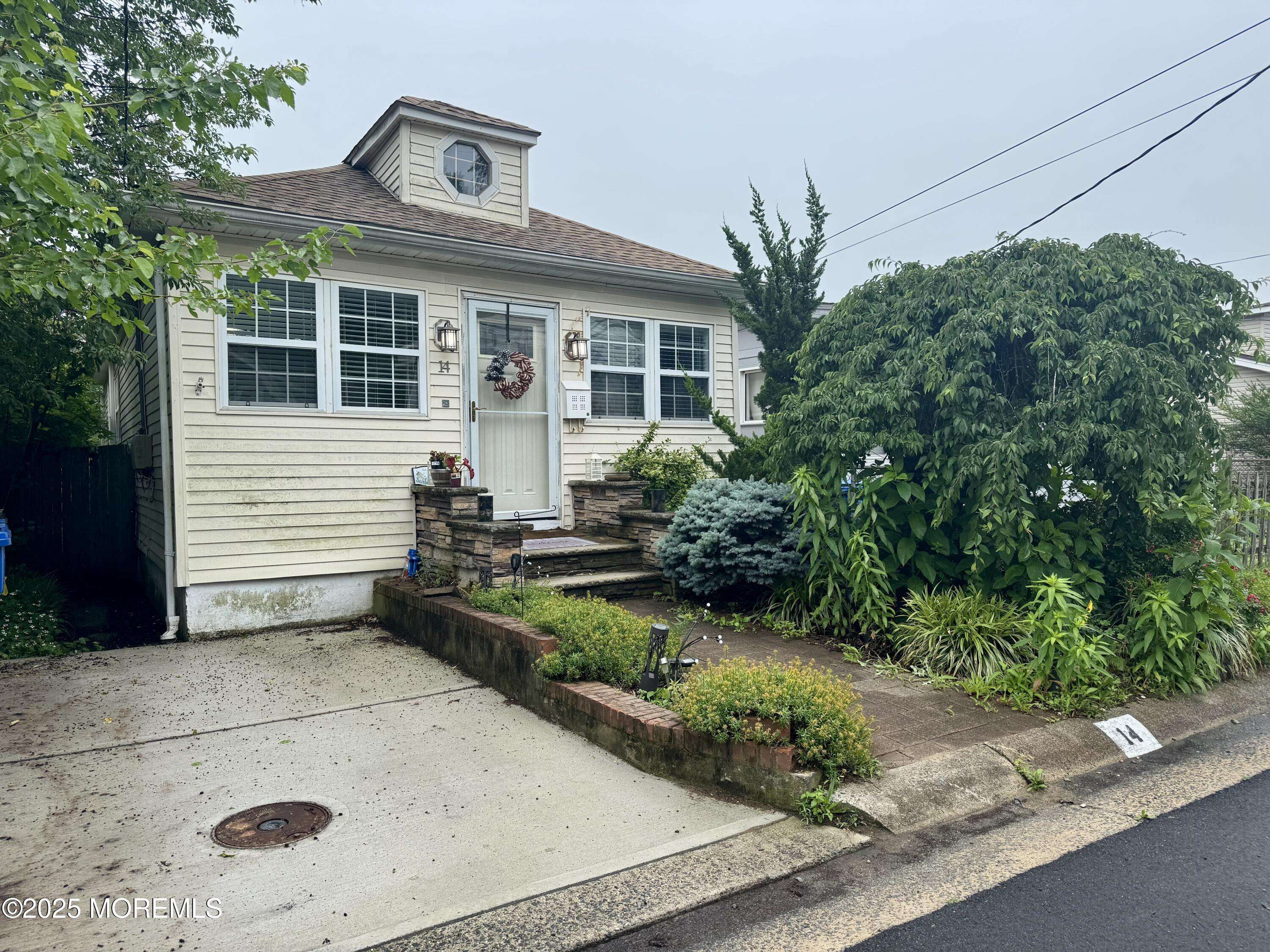 North Middletown, NJ 07748,14 Sycamore Avenue