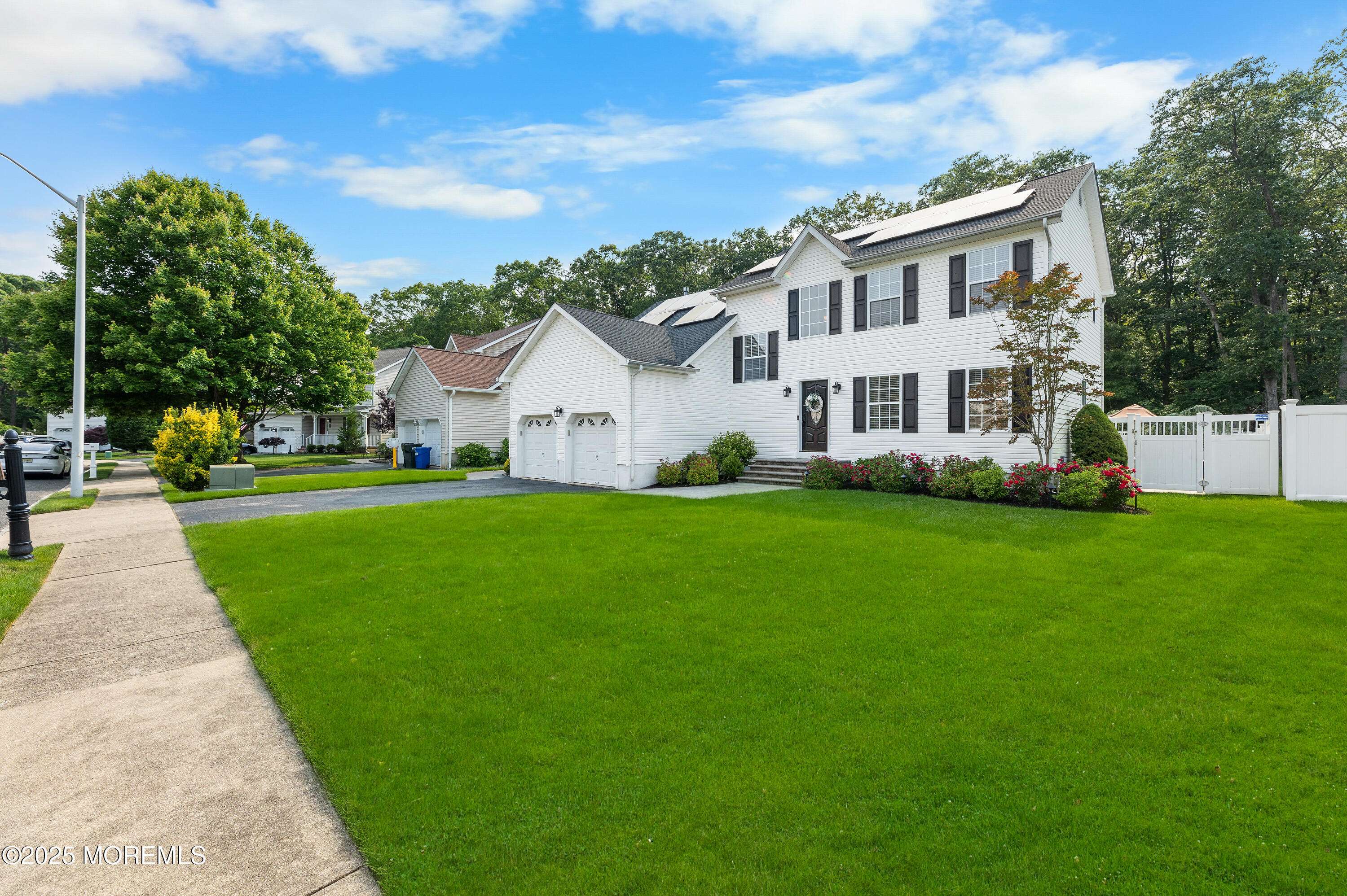 Howell, NJ 07731,36 Sally Street