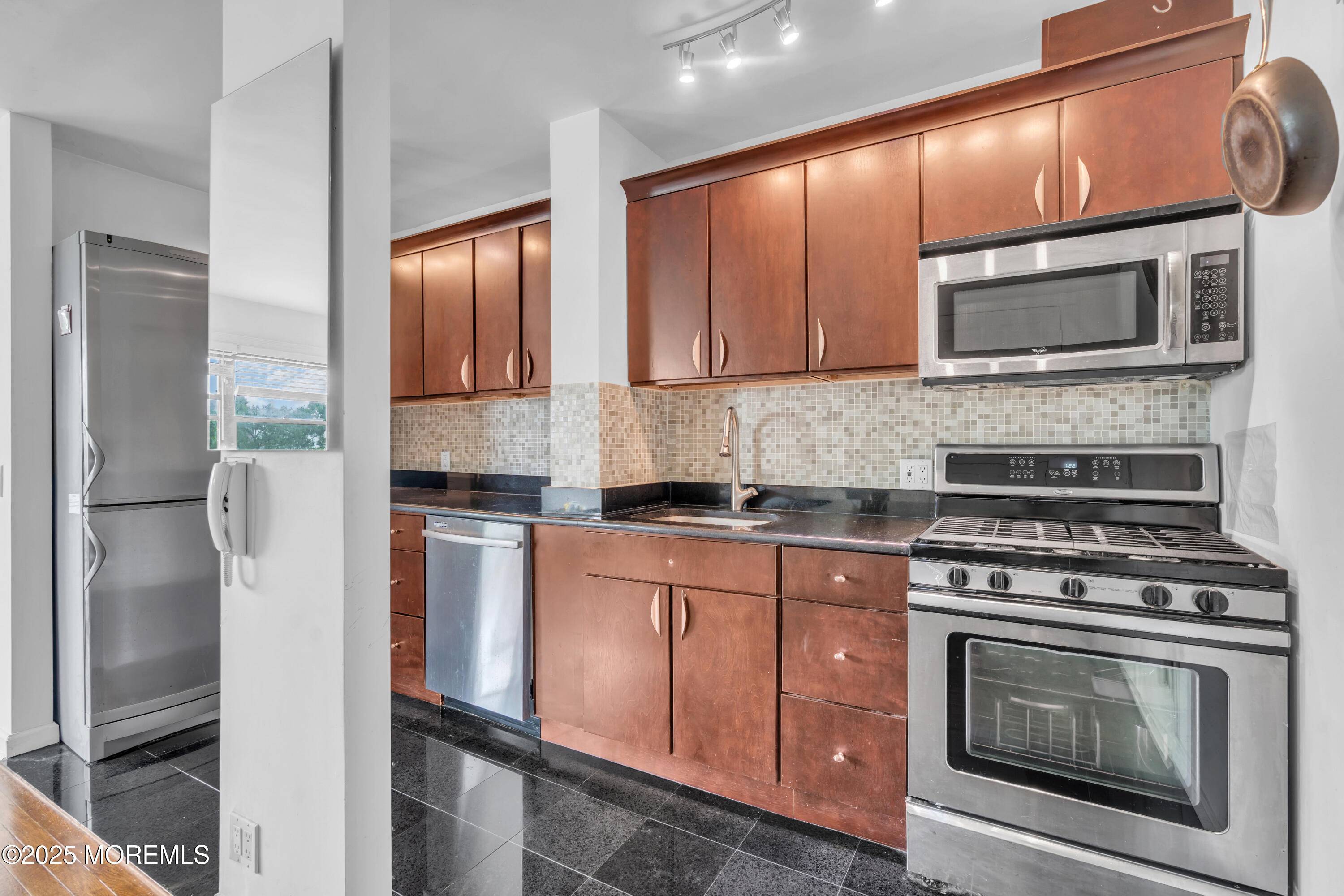Fort Lee, NJ 07024,500 Linwood Drive #5H