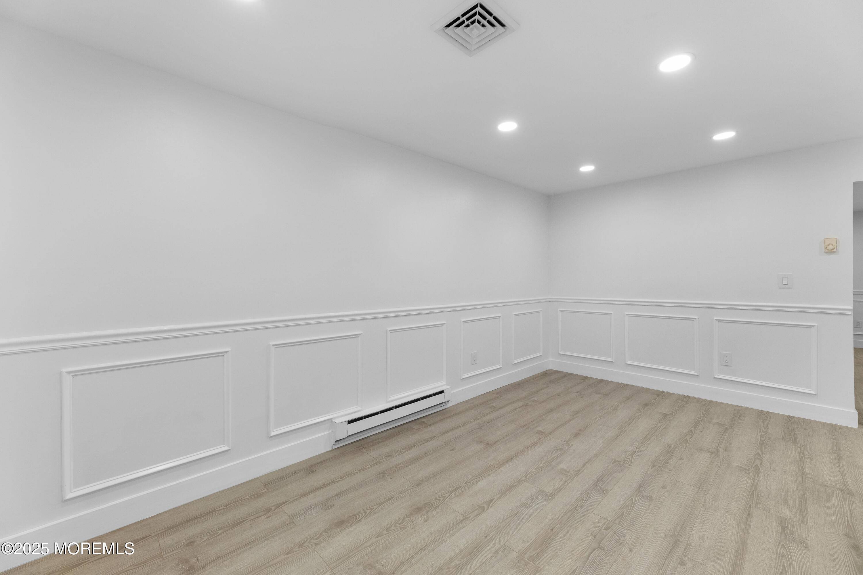 Freehold, NJ 07728,164 Cours De Clemenceau #E