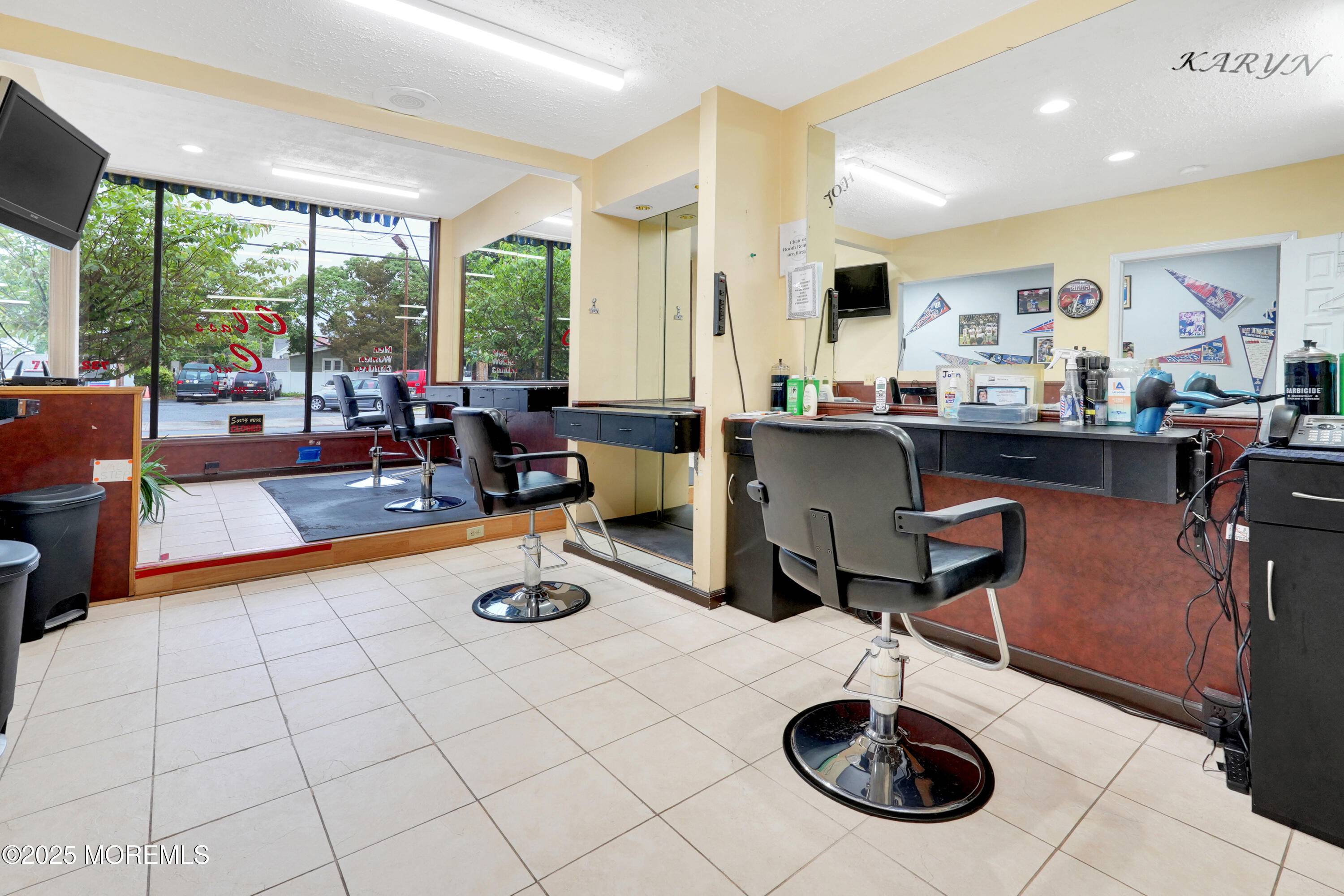 Oakhurst, NJ 07755,202 Monmouth Road
