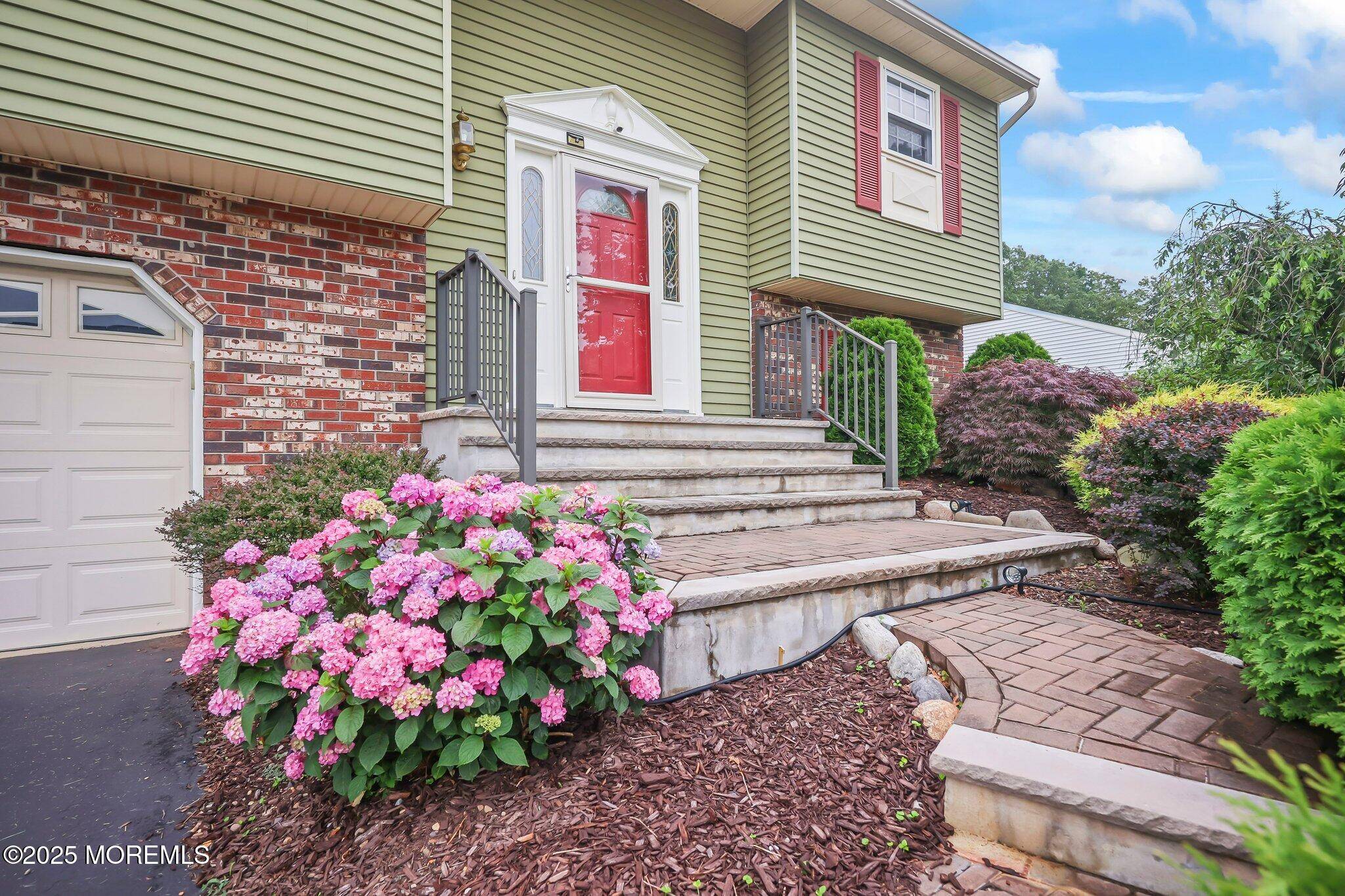 Howell, NJ 07731,5 Lampost Court