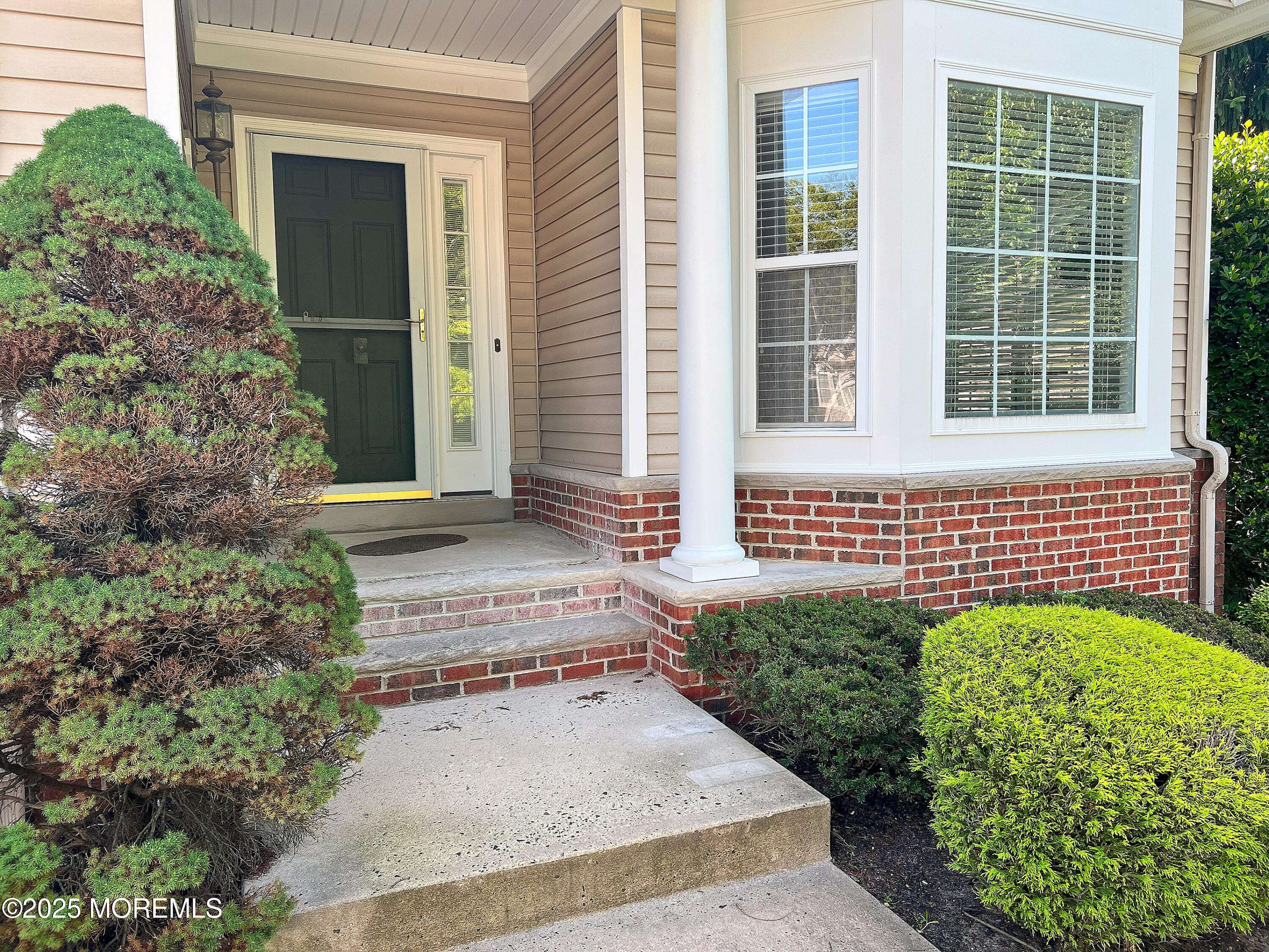Eatontown, NJ 07724,1 Cambridge Court