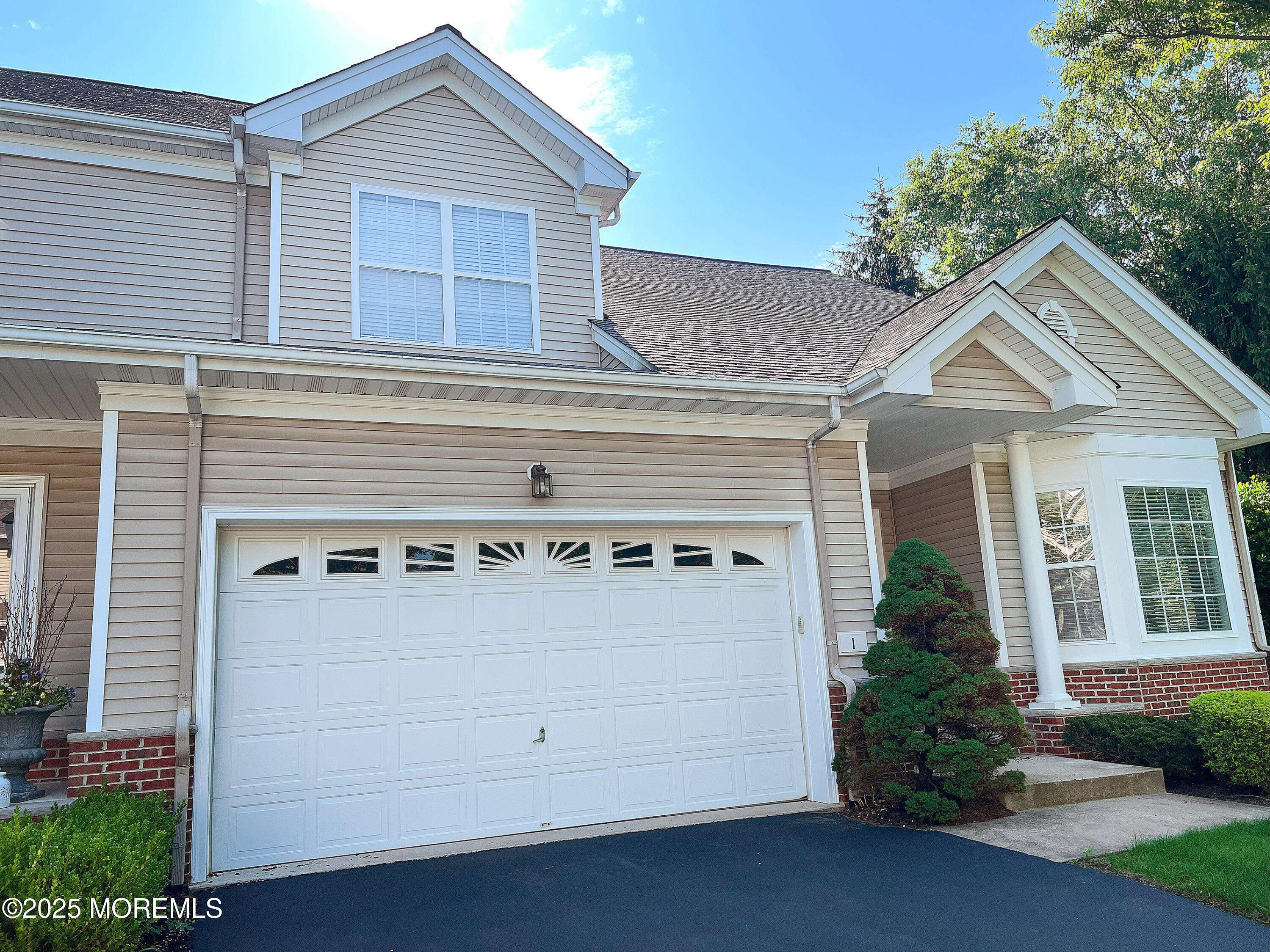 Eatontown, NJ 07724,1 Cambridge Court