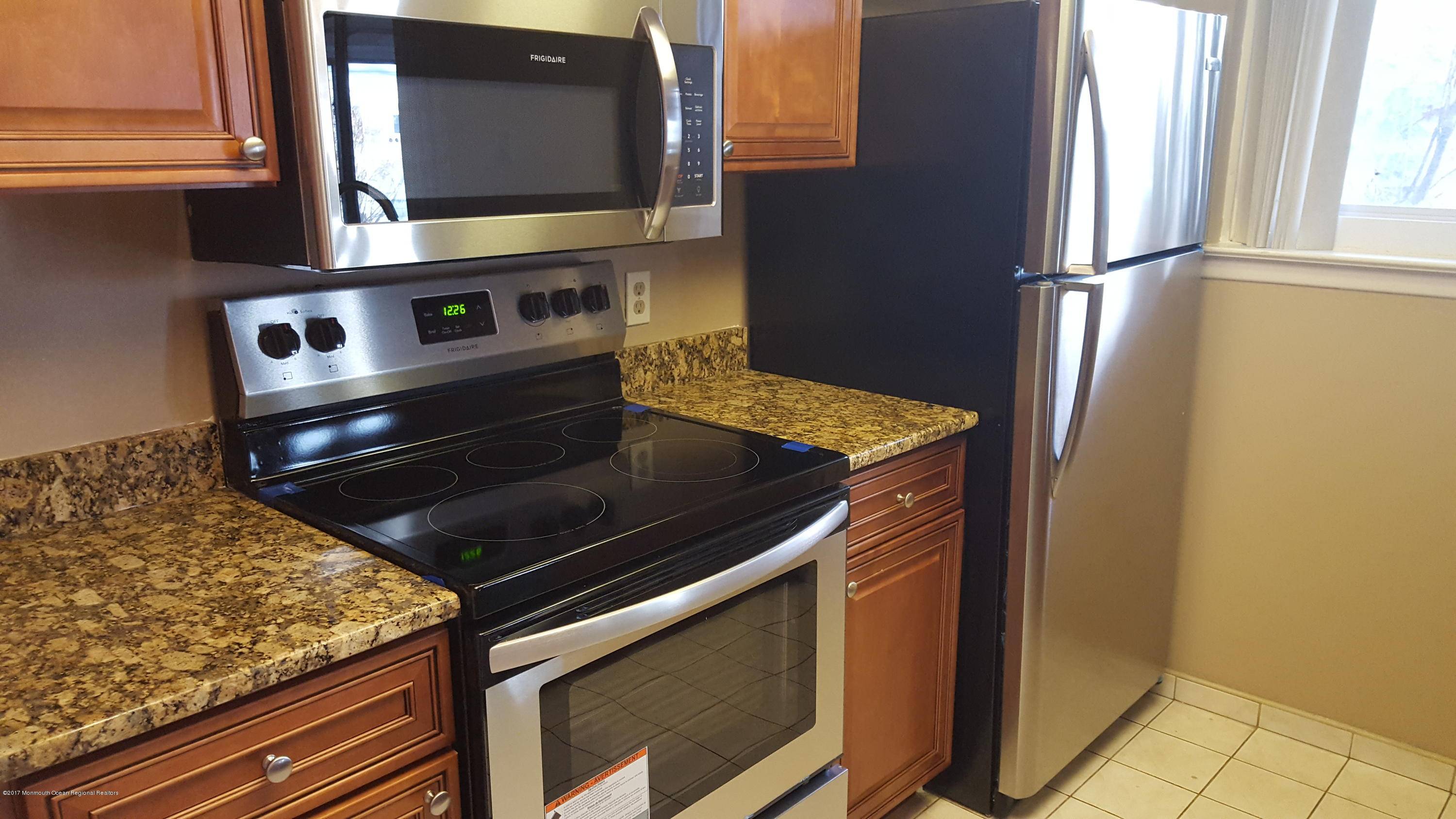 Monroe, NJ 08831,57 Essex Road #B