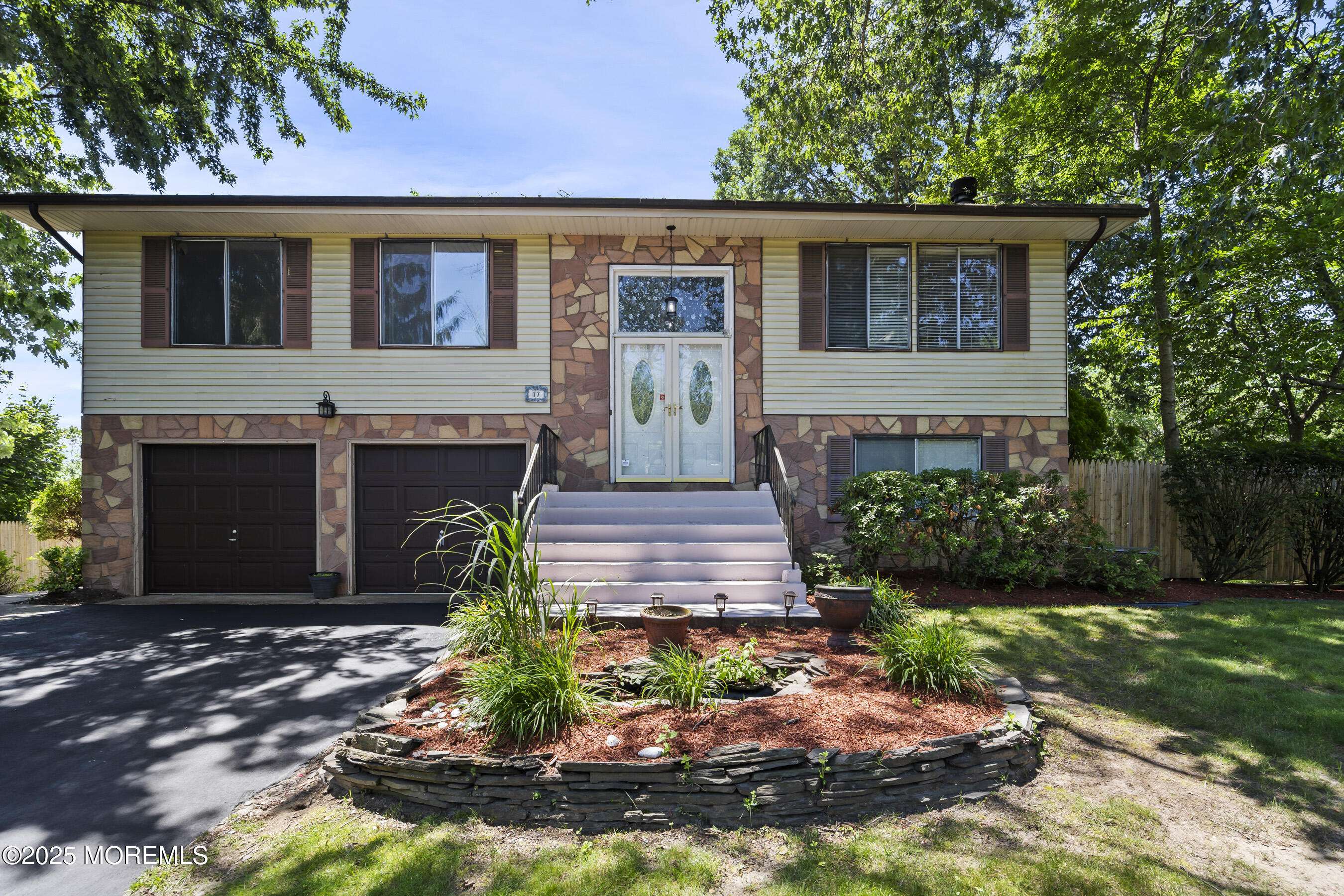 Jackson, NJ 08527,17 Yorkshire Drive