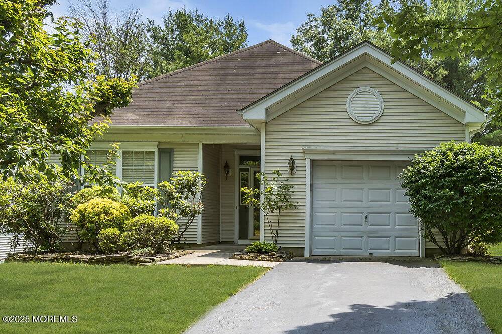 Lakewood, NJ 08701,14 Spring Meadow Drive
