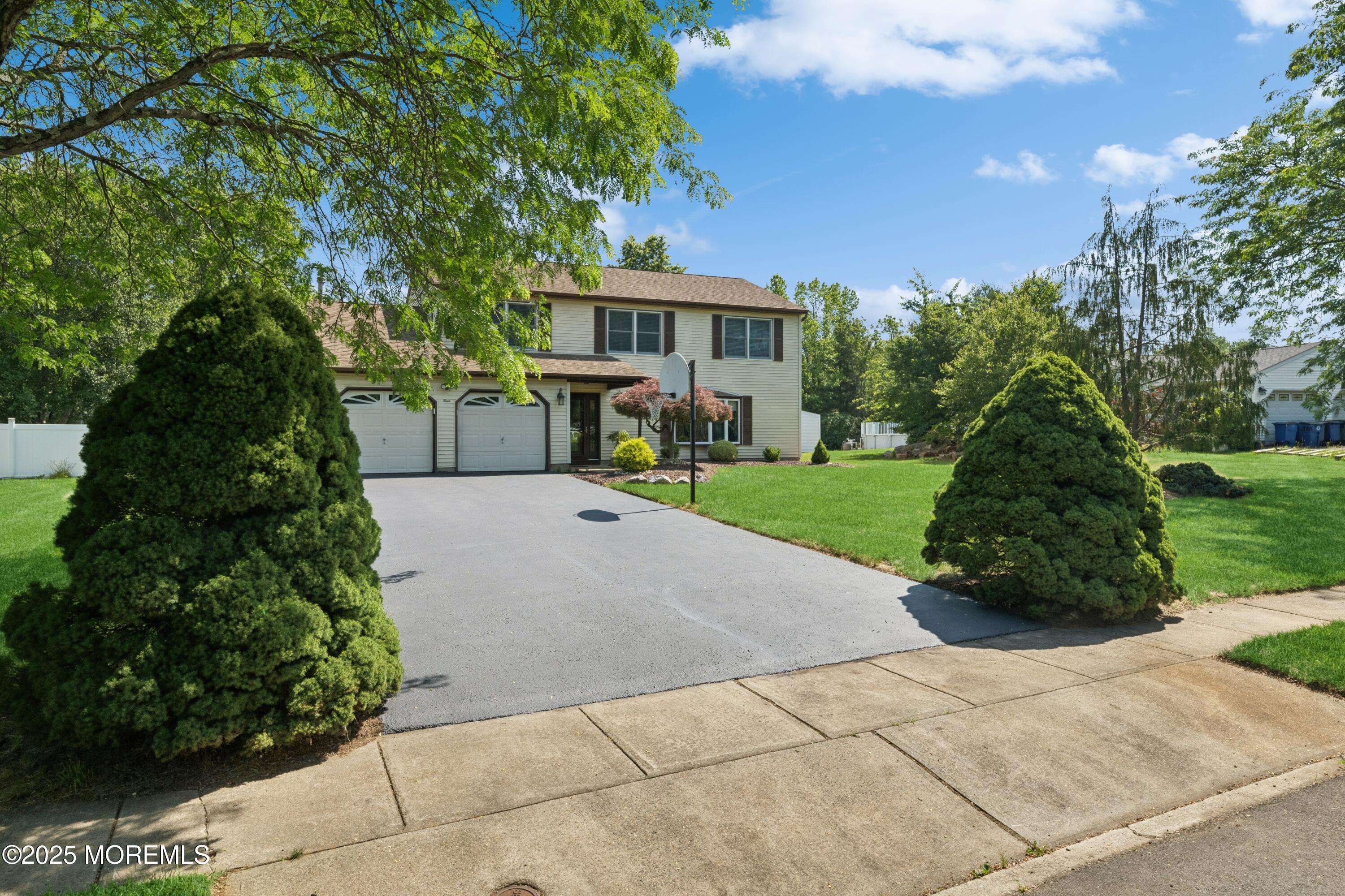 Manalapan, NJ 07726,4 Monterey Lane