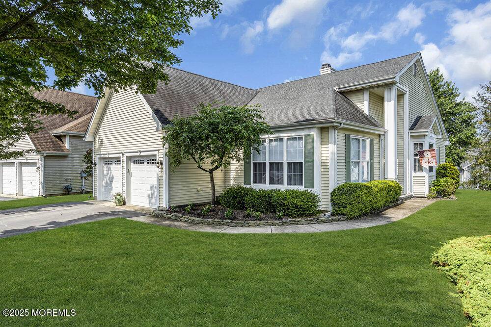 Barnegat, NJ 08005,7 Woodlake Court