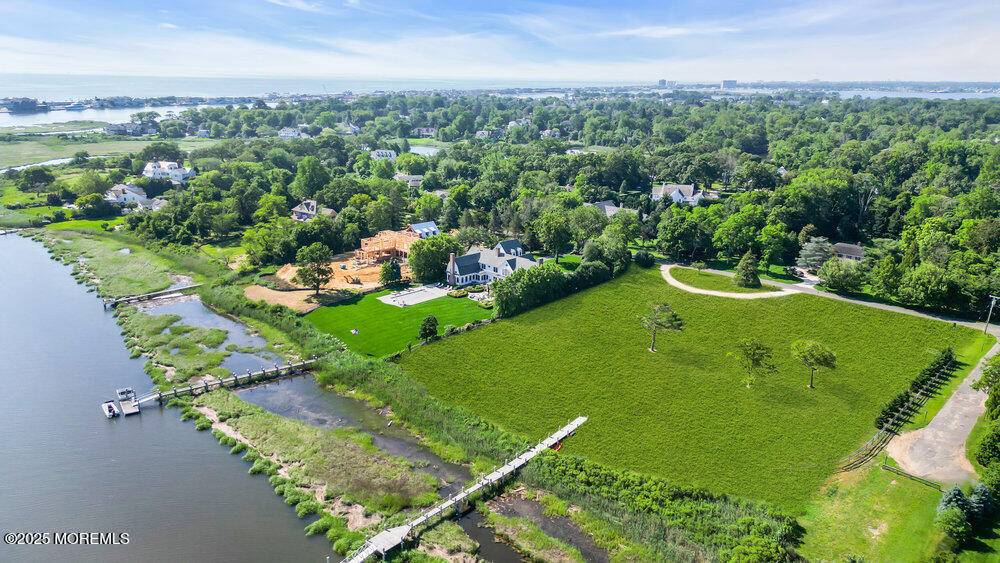 Rumson, NJ 07760,3 Black Point Horseshoe Street