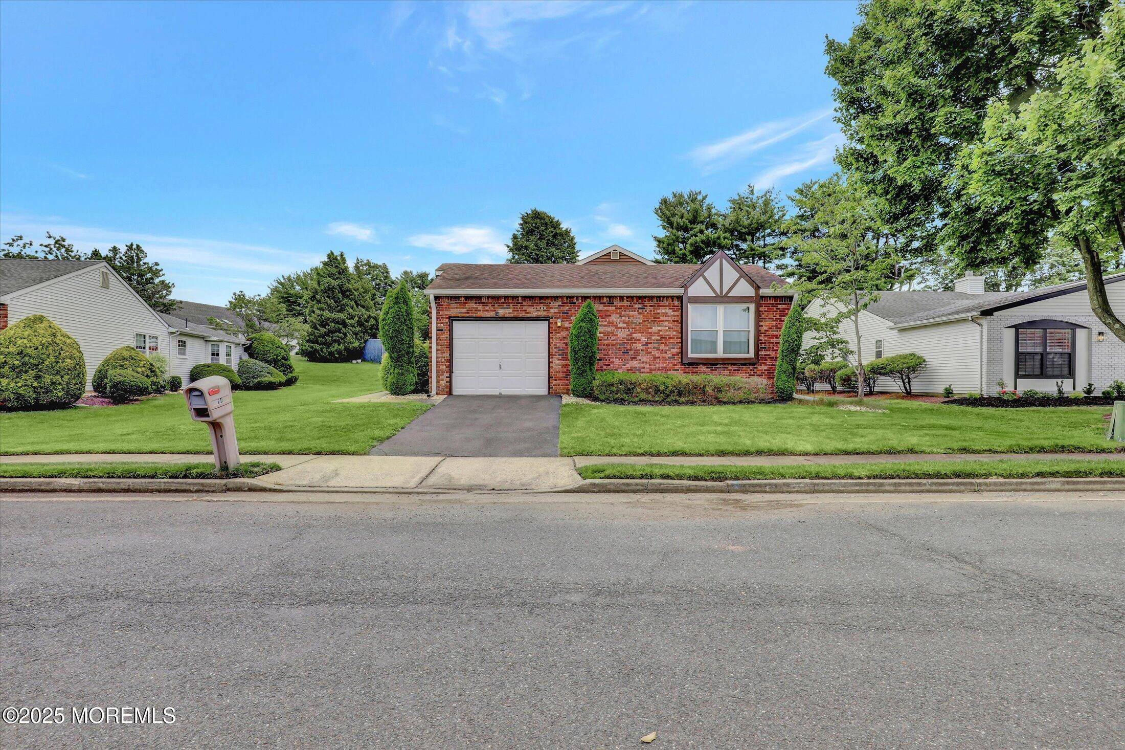 Marlboro, NJ 07746,14 Weston Court