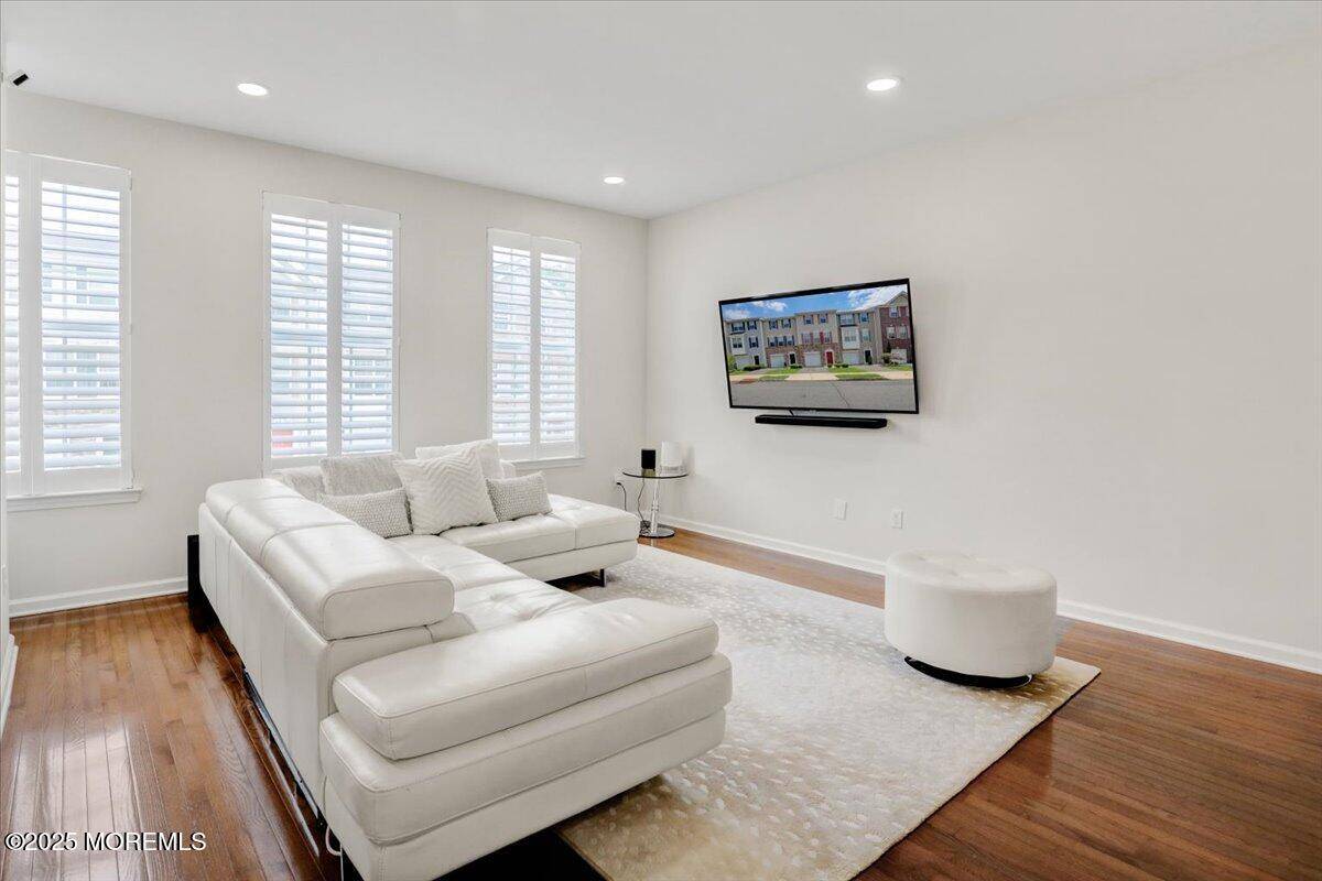 Freehold, NJ 07728,108 Warbler Way