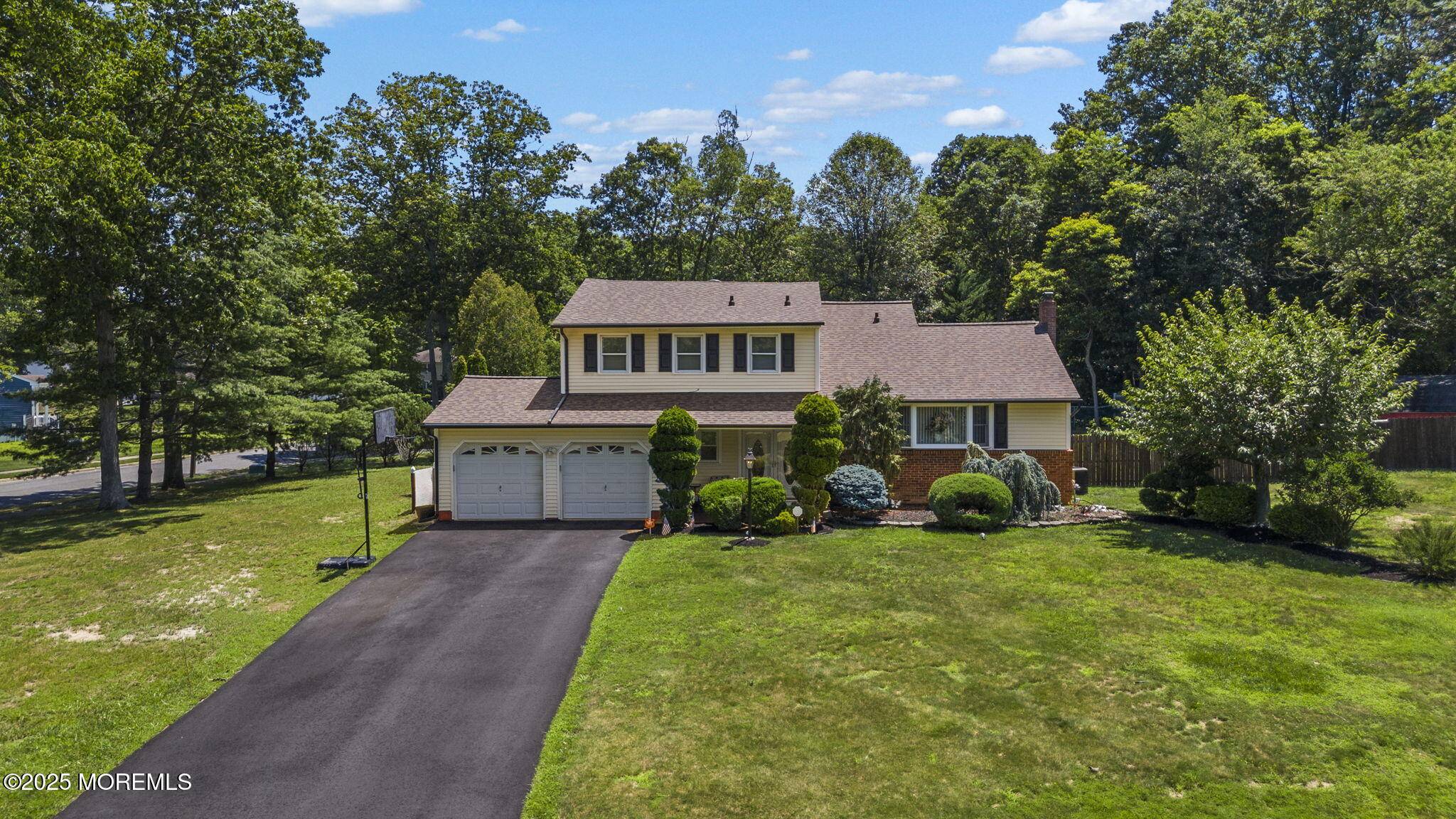 Manalapan, NJ 07726,1 Spruce Way