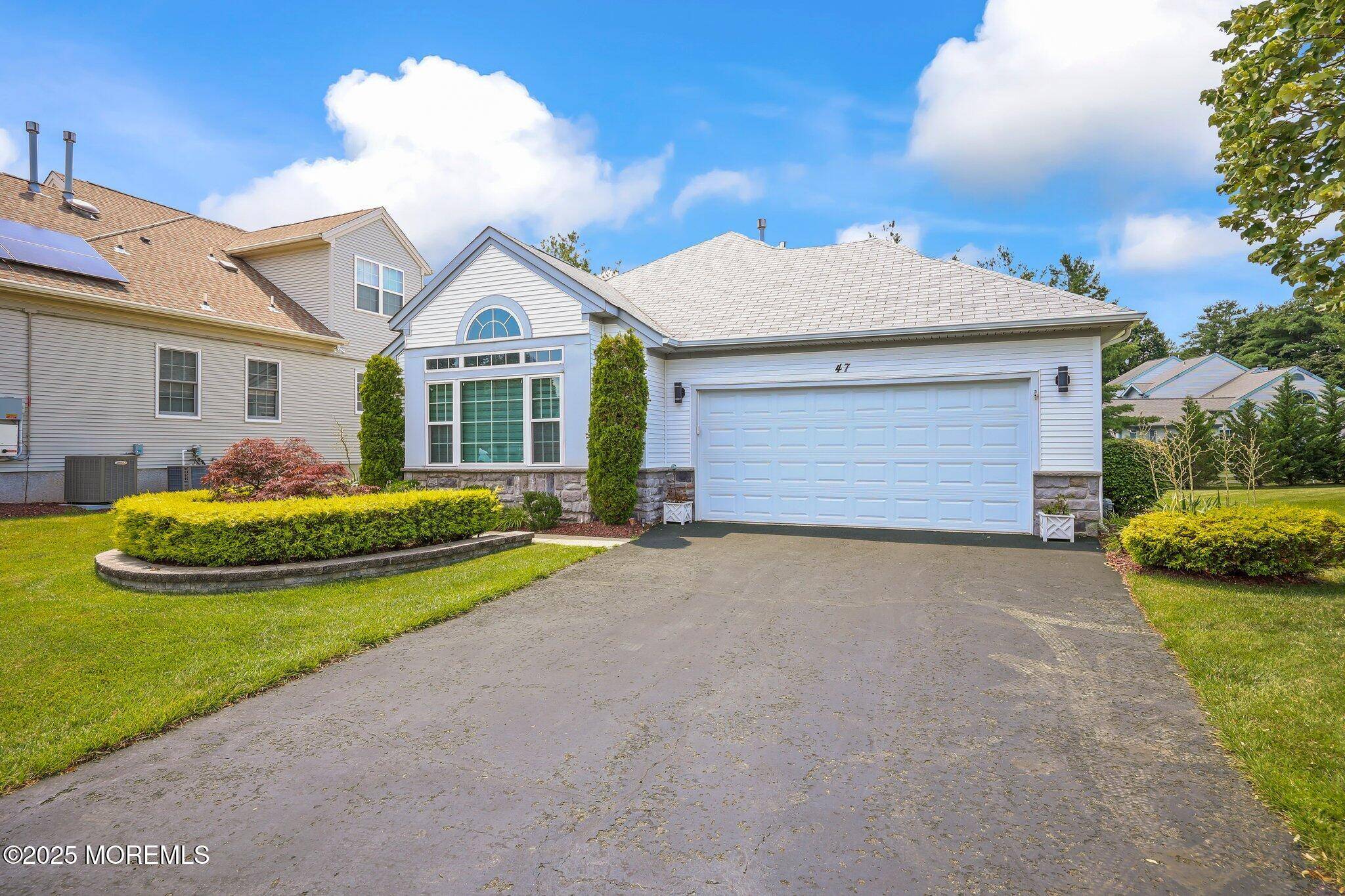 Manalapan, NJ 07726,47 Gainsborough Court