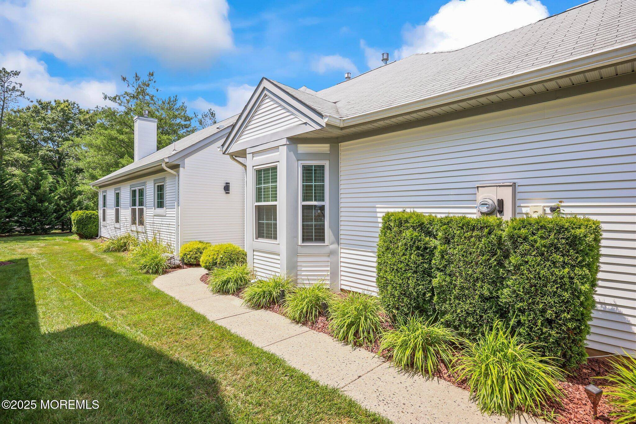 Manalapan, NJ 07726,47 Gainsborough Court