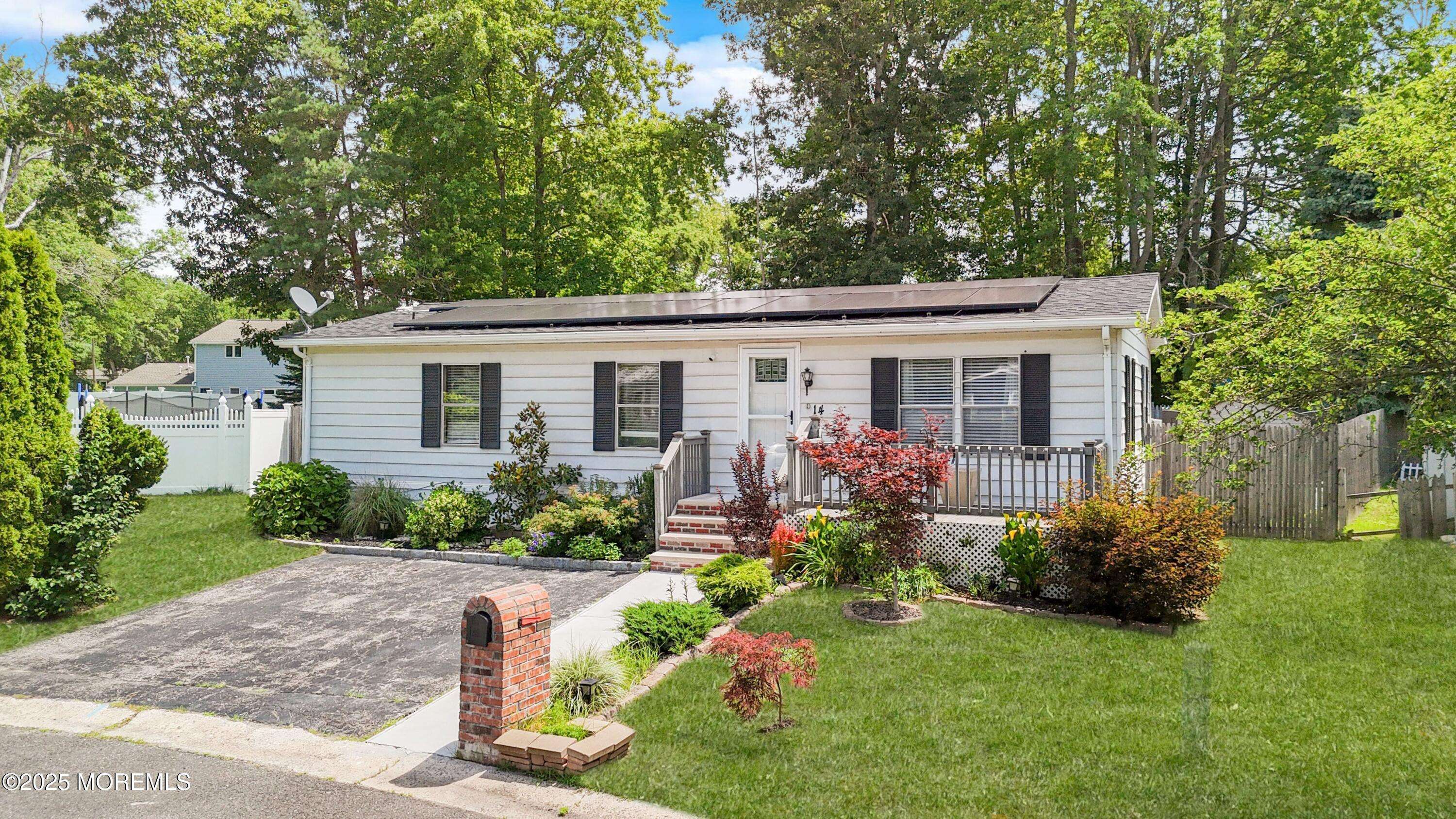 Manalapan, NJ 07726,14 Cedar Court