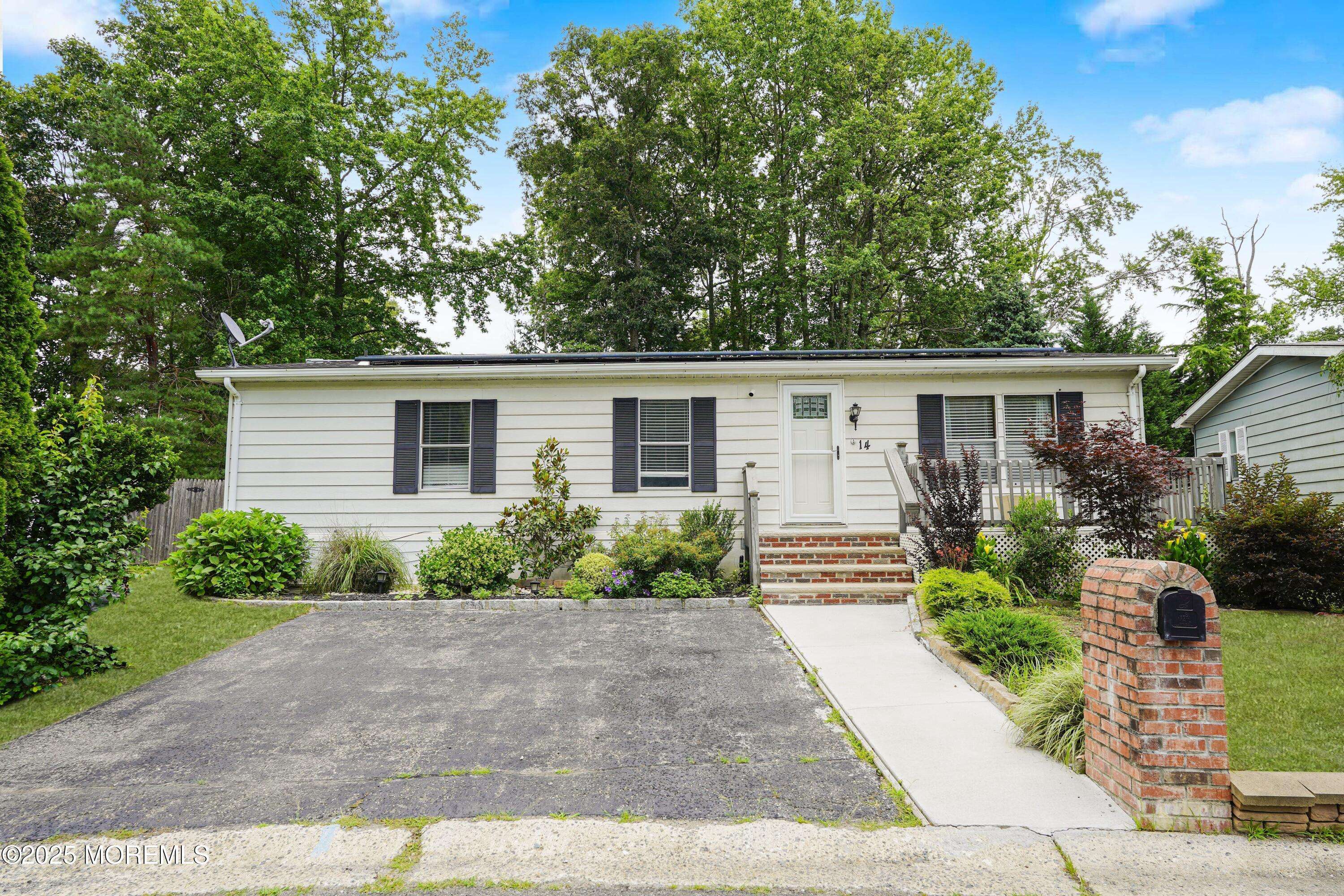 Manalapan, NJ 07726,14 Cedar Court