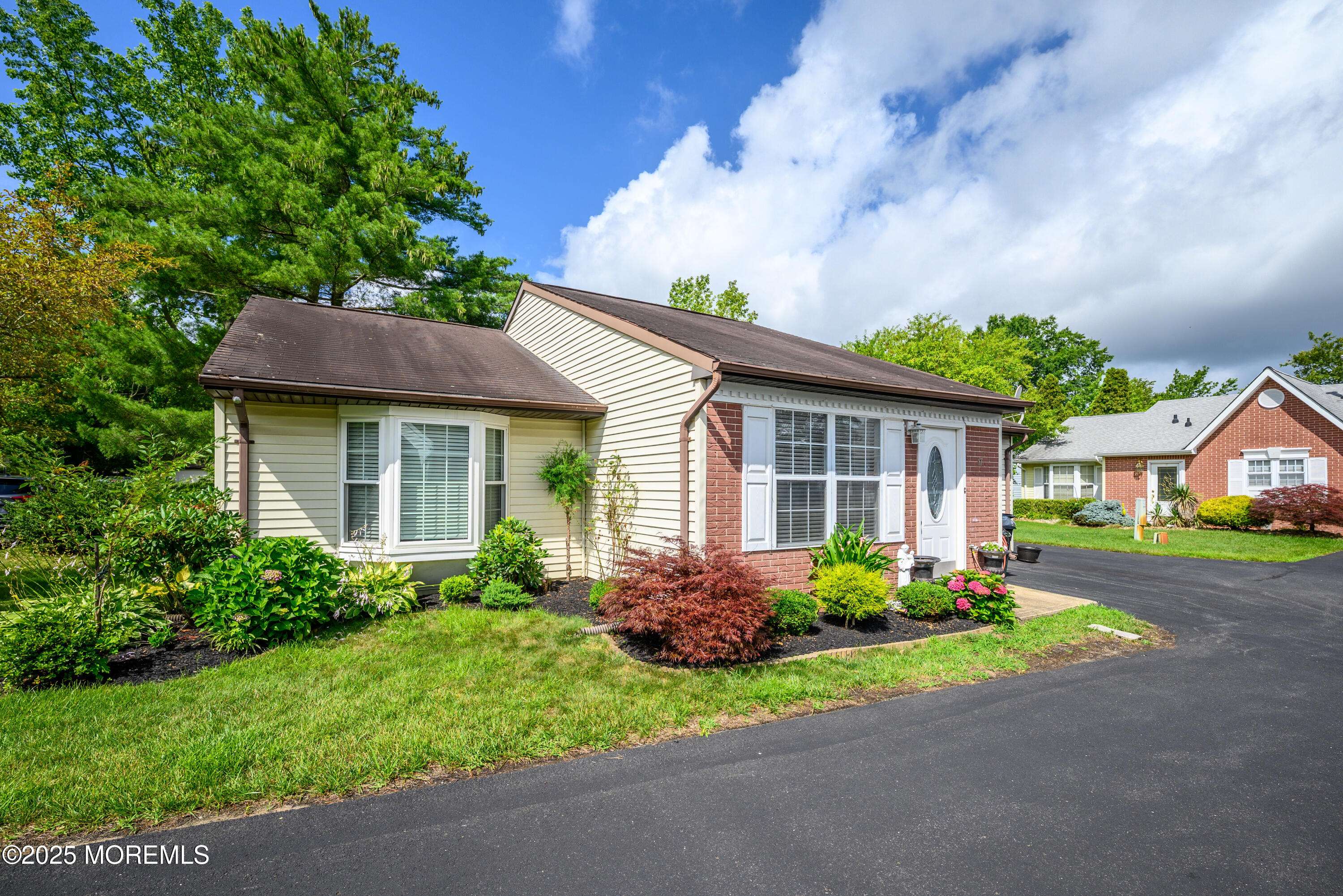 Freehold, NJ 07728,17 Linton Close #1000