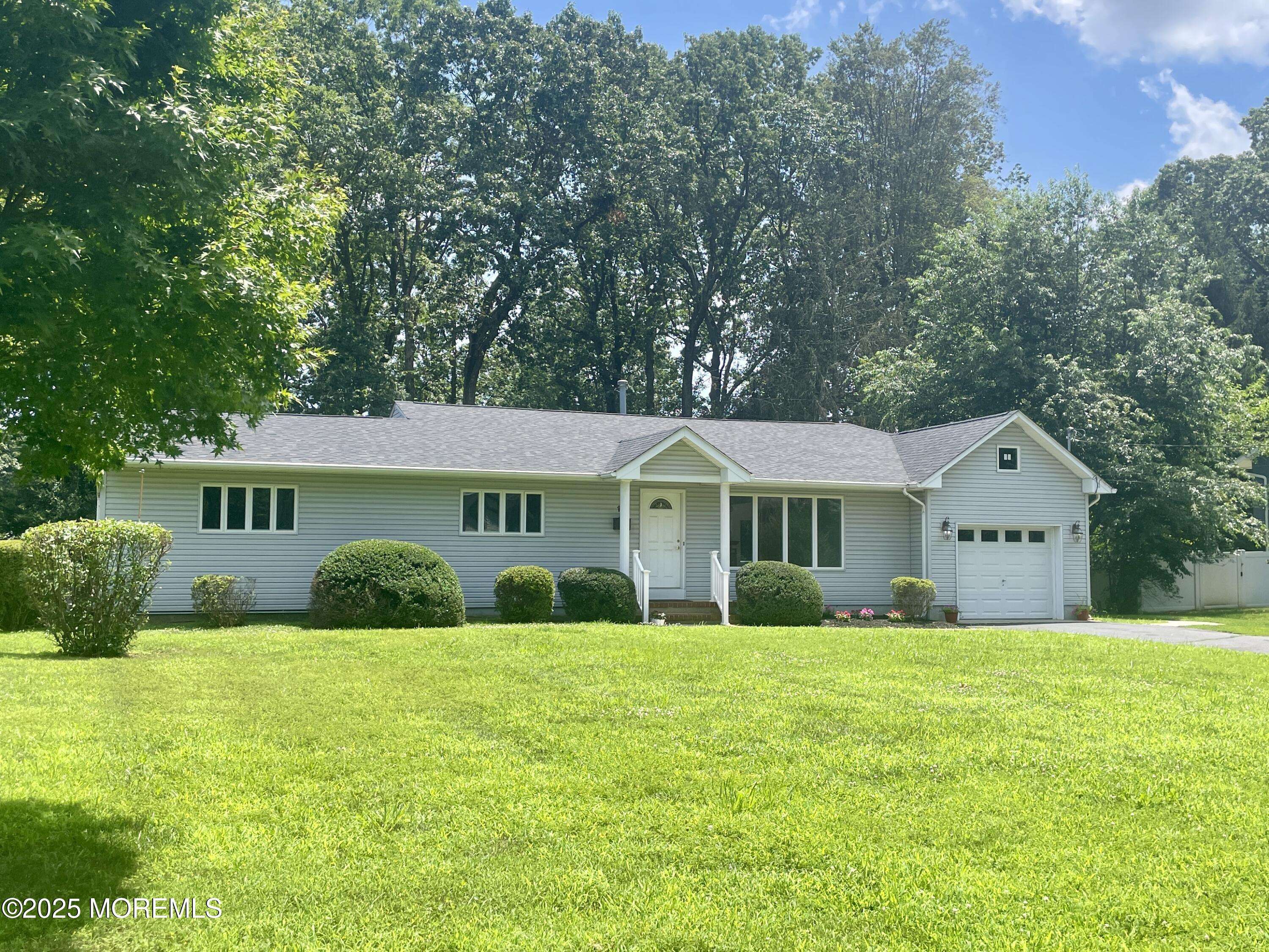 Manalapan, NJ 07726,10 Locust Grove Lane