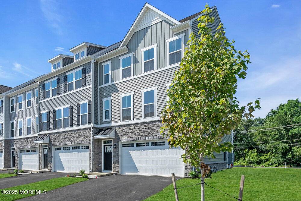 Howell, NJ 07731,123 S Durham Drive