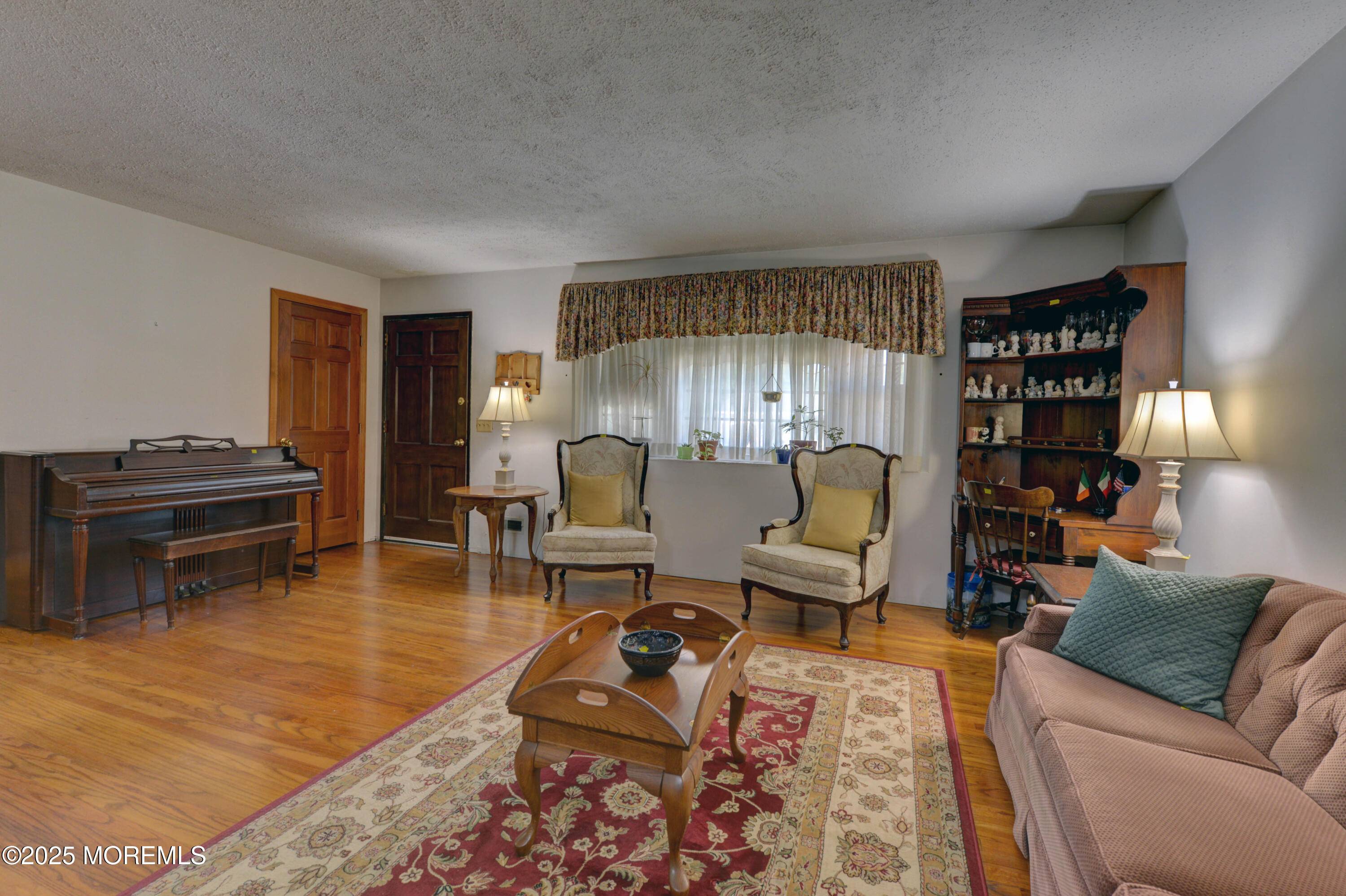 Holmdel, NJ 07733,26 Old Manor Road