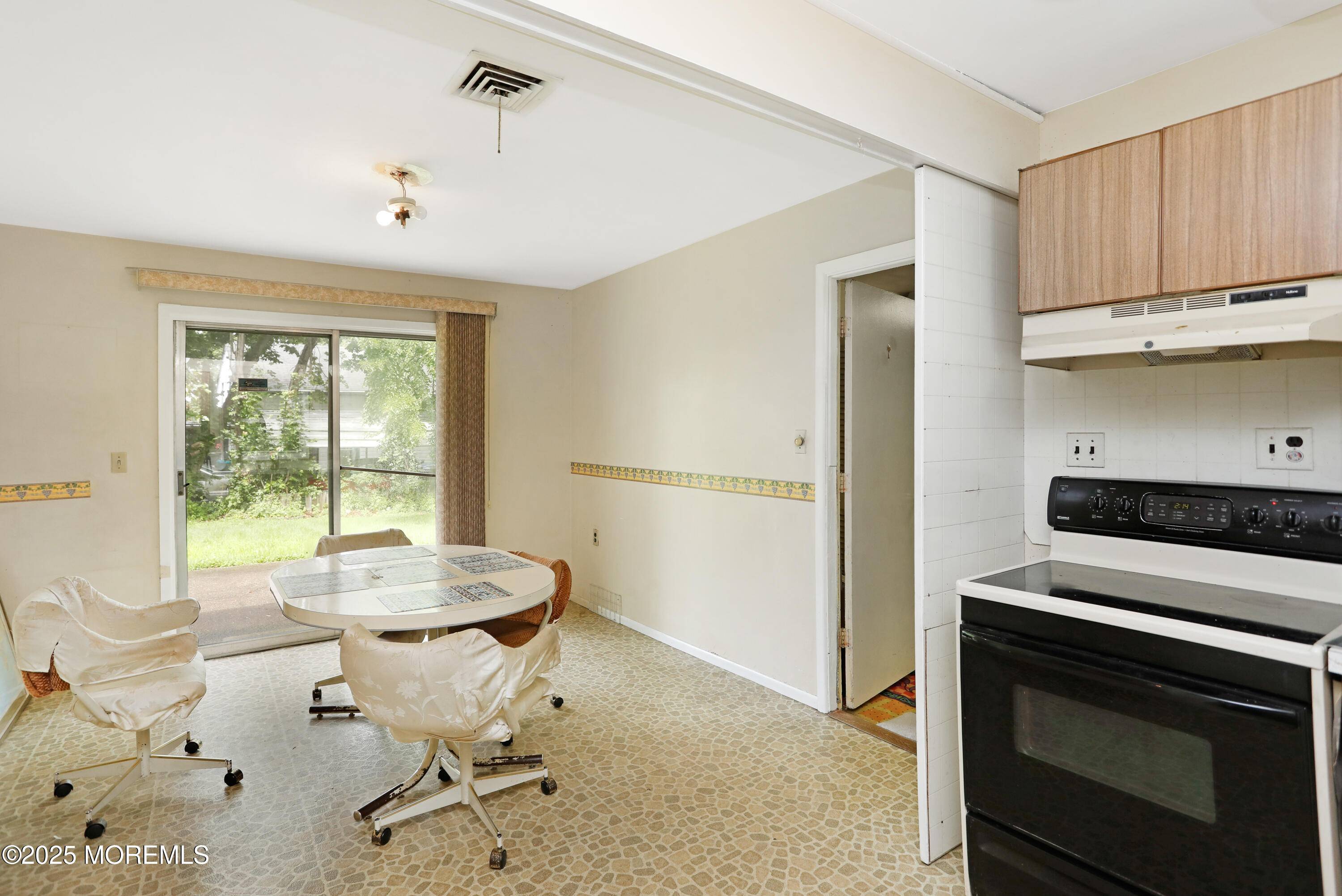 Aberdeen, NJ 07747,4 Dawn Way