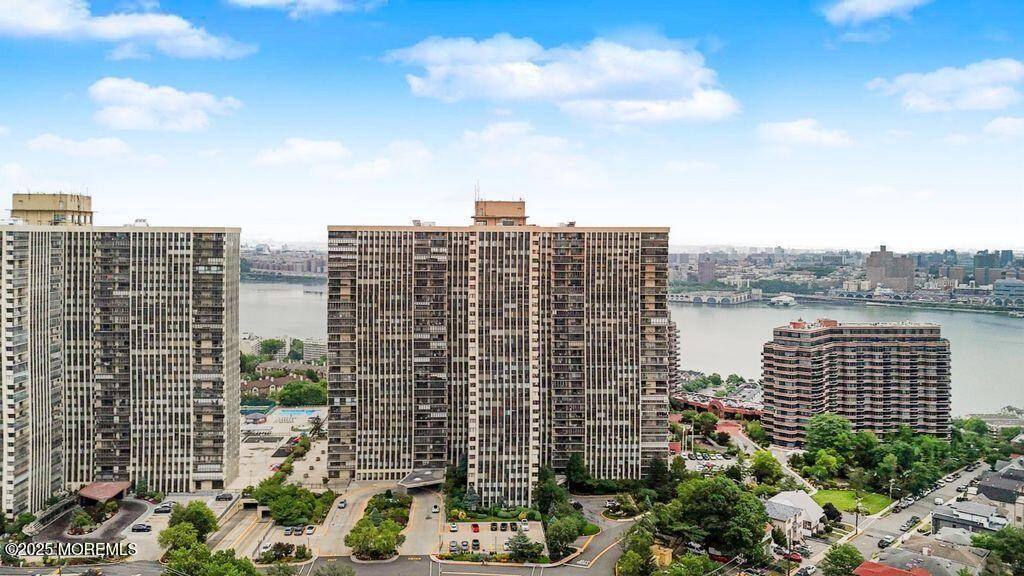 Cliffside Park, NJ 07010,200 Winston Drive #2921